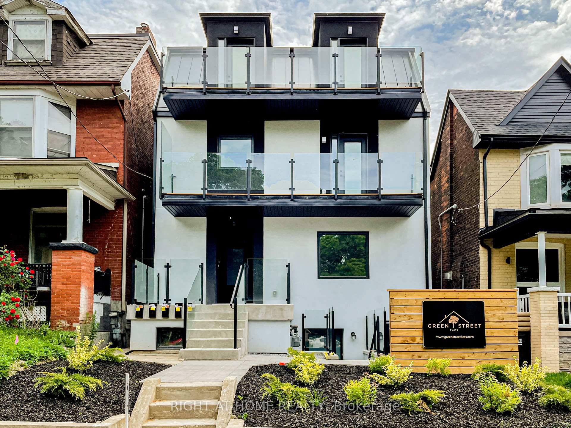 1 - 435 Grace Street Toronto Ontario Canada Rent residential Leon Schaumer HomeLife/Cimerman Real Estate Ltd., Brokerage*