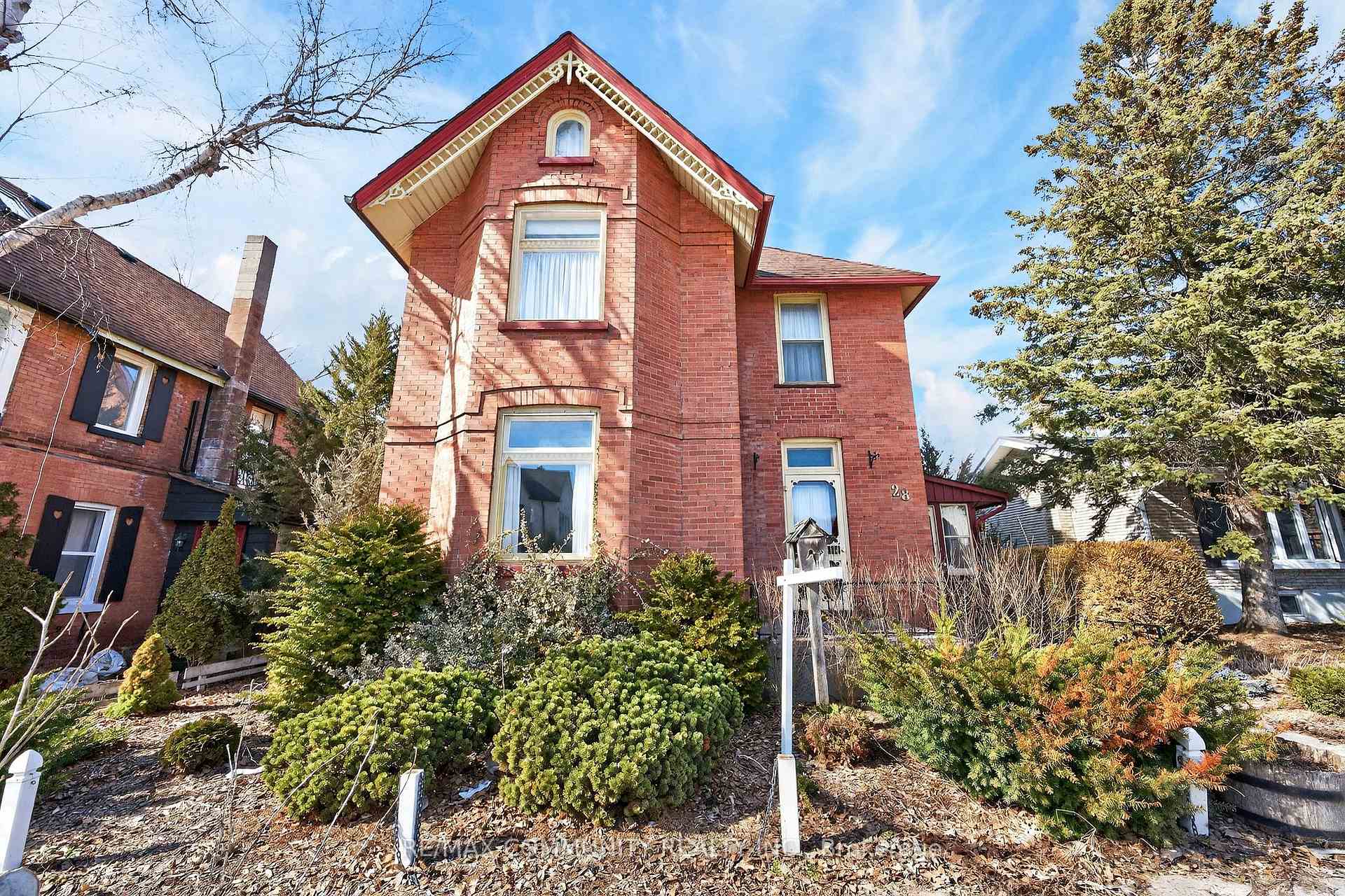 28 Queen Street Innisfil Ontario Canada Sale residential Vignes Sinnadurai RE/MAX Community Realty Inc, Brokerage *