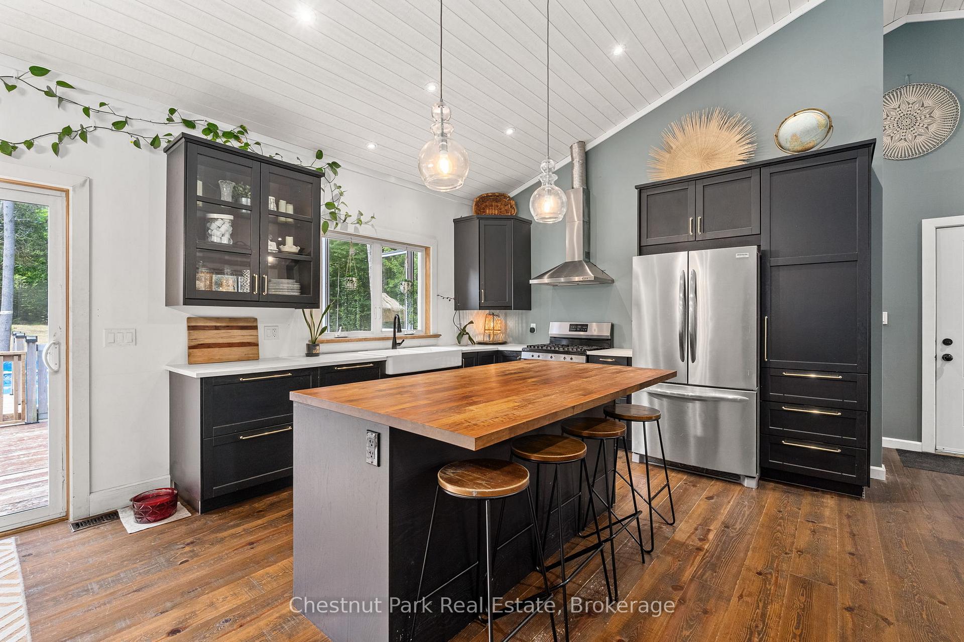 4 Bedroom Single Family Home/House's Image 6