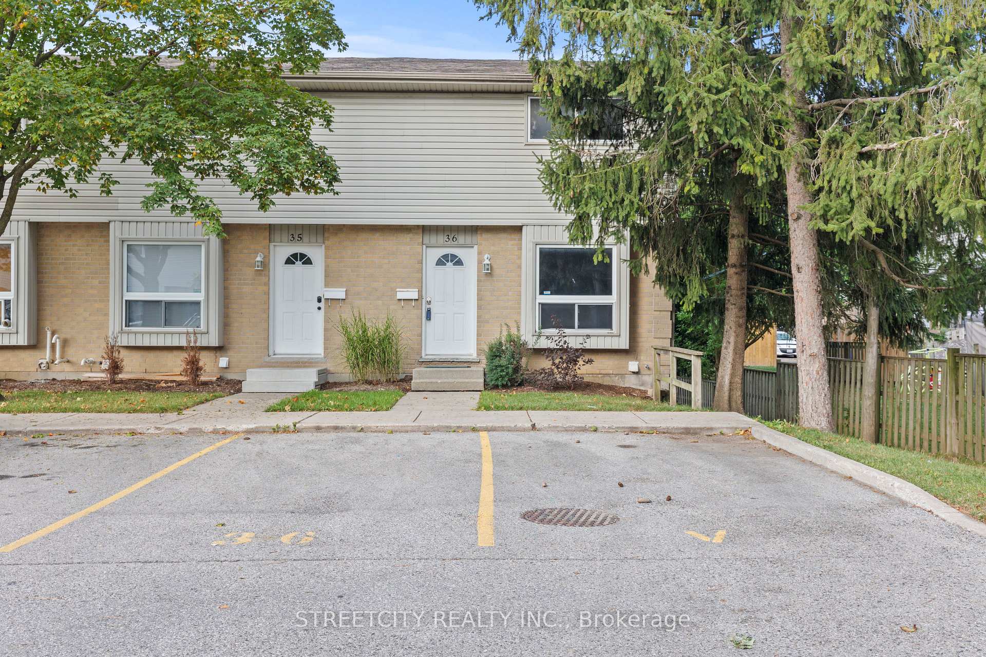 36 - 577 Third Street London East Ontario Canada Sale residential Frank Pontes STREETCITY REALTY INC., BROKERAGE*