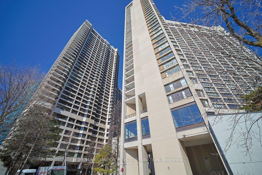 2232 - 33 HARBOUR Square Toronto Ontario Canada Sale residential Kathryn Long RE/MAX Condos Plus Corp., Brokerage*