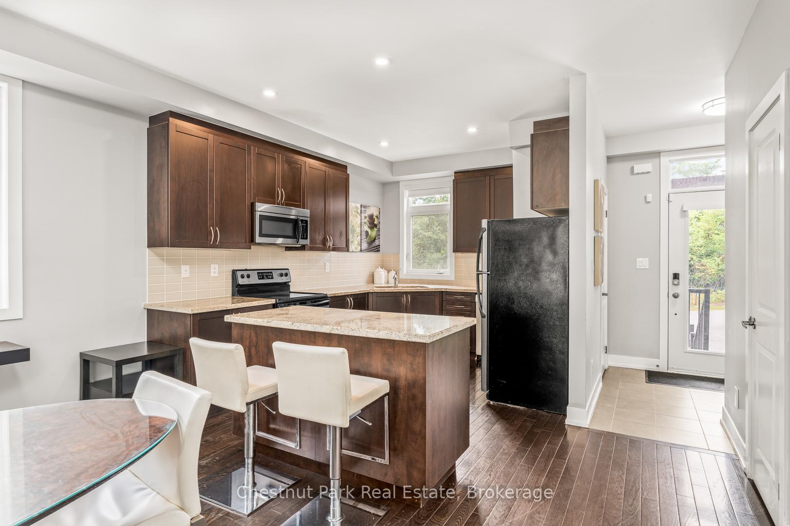 4 Bedroom Villa/Townhouse's Image 3