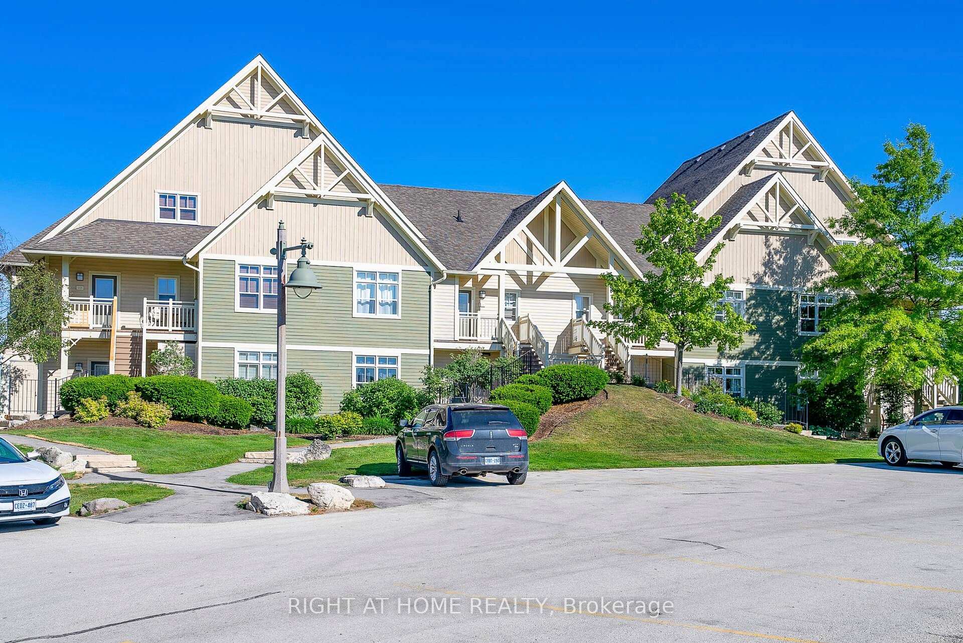 124 - 125 Fairway Court Blue Mountains Ontario Canada Sale residential Sharon Steinman Right at Home Realty, Brokerage*