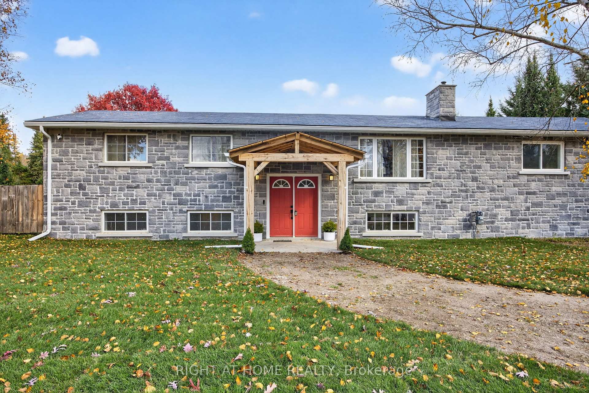 207 SCARLETT Line Oro-Medonte Ontario Canada Sale residential Yana Ivanova Right at Home Realty, Brokerage*