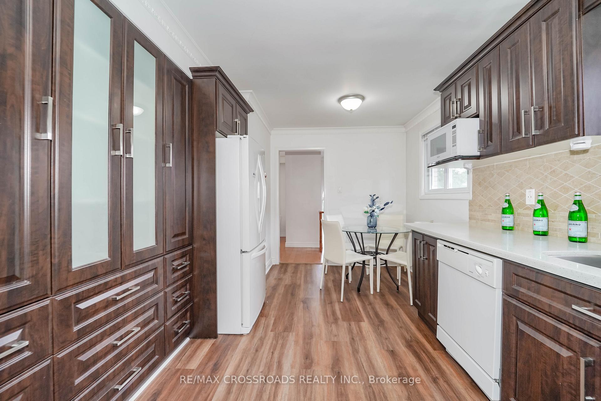 8 Topaz Gate Toronto Ontario Canada Sale residential Wazir Khoja RE/MAX CROSSROADS REALTY INC. Brokerage*