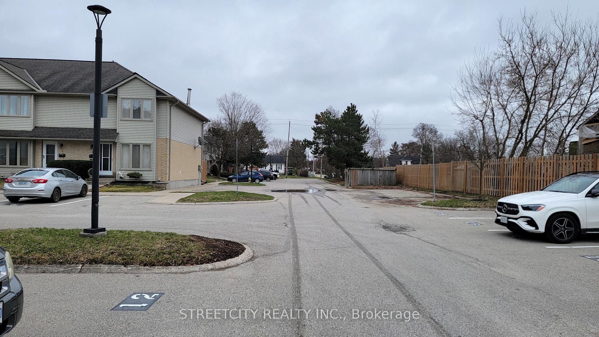 17 - 1138 Kipps Lane London East Ontario Canada Sale residential Frank Pontes STREETCITY REALTY INC., BROKERAGE*