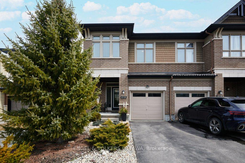 618 Guernsey Place Ottawa Ontario Canada Sale residential Jason Clement ROYAL LEPAGE TEAM REALTY