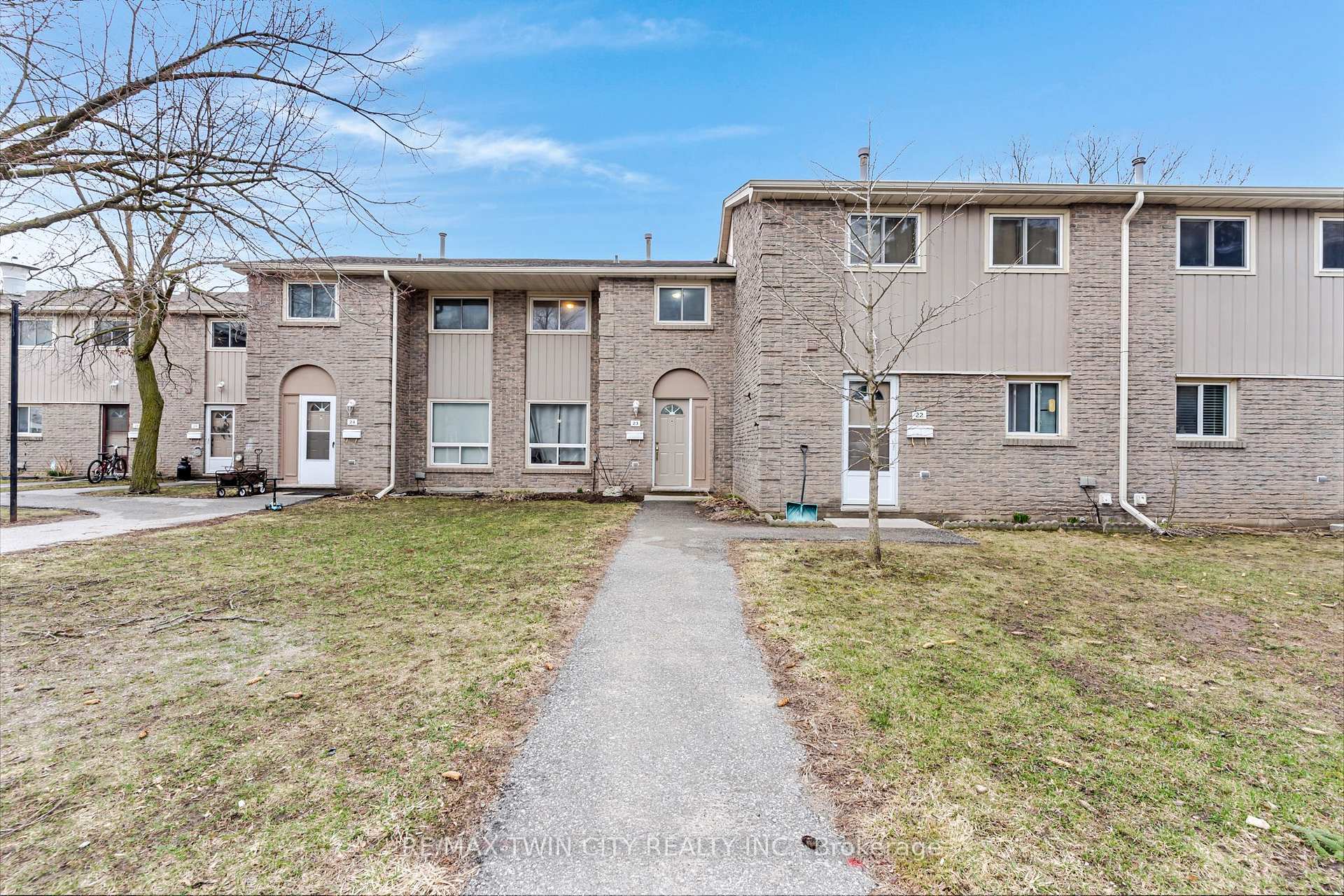 23 - 25 Upper Canada Drive Kitchener Ontario Canada Sale residential Frieda Kotsopoulos RE/MAX Twin City Realty Inc., Brokerage *