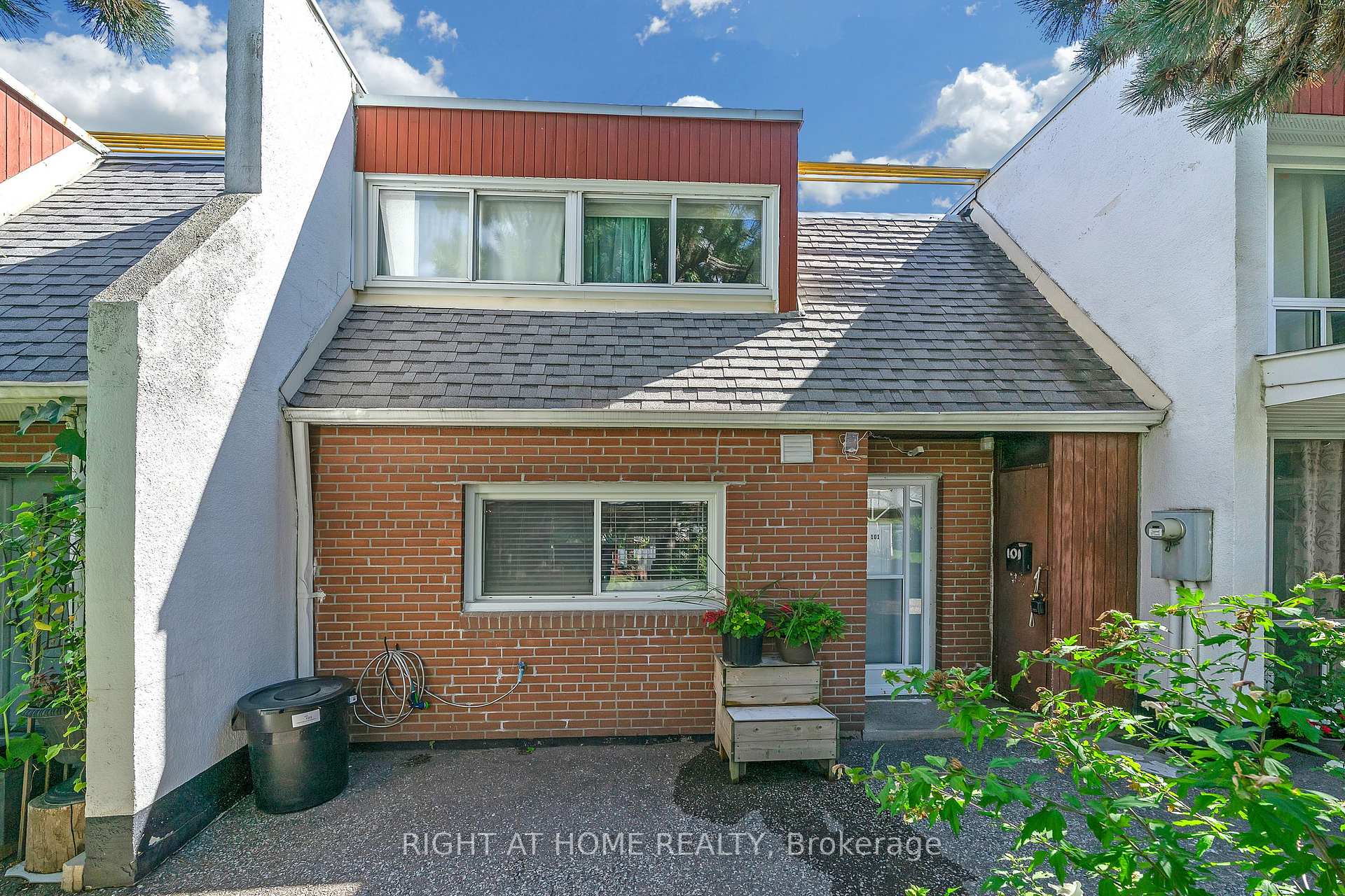101 - 2901 Jane Street Toronto Ontario Canada Sale residential Guido Bernal Right at Home Realty, Brokerage*