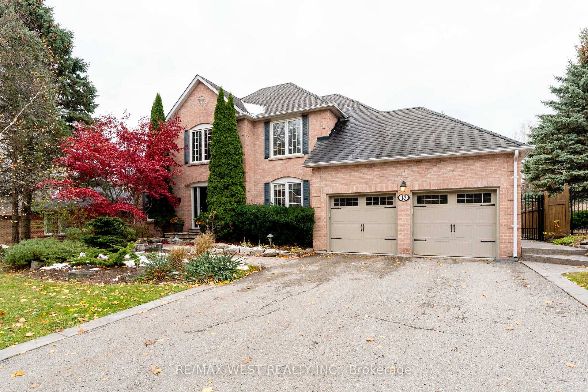 18 Harrowsmith Place Richmond Hill Ontario Canada Sale residential Helen Nioras RE/MAX West Realty Inc., Brokerage *