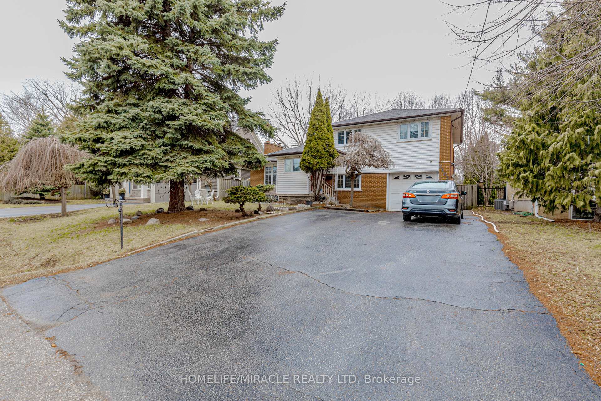 2463 Applewood Drive Oakville Ontario Canada Sale residential Bishan Sharma HomeLife/Miracle Realty Ltd, Brokerage *