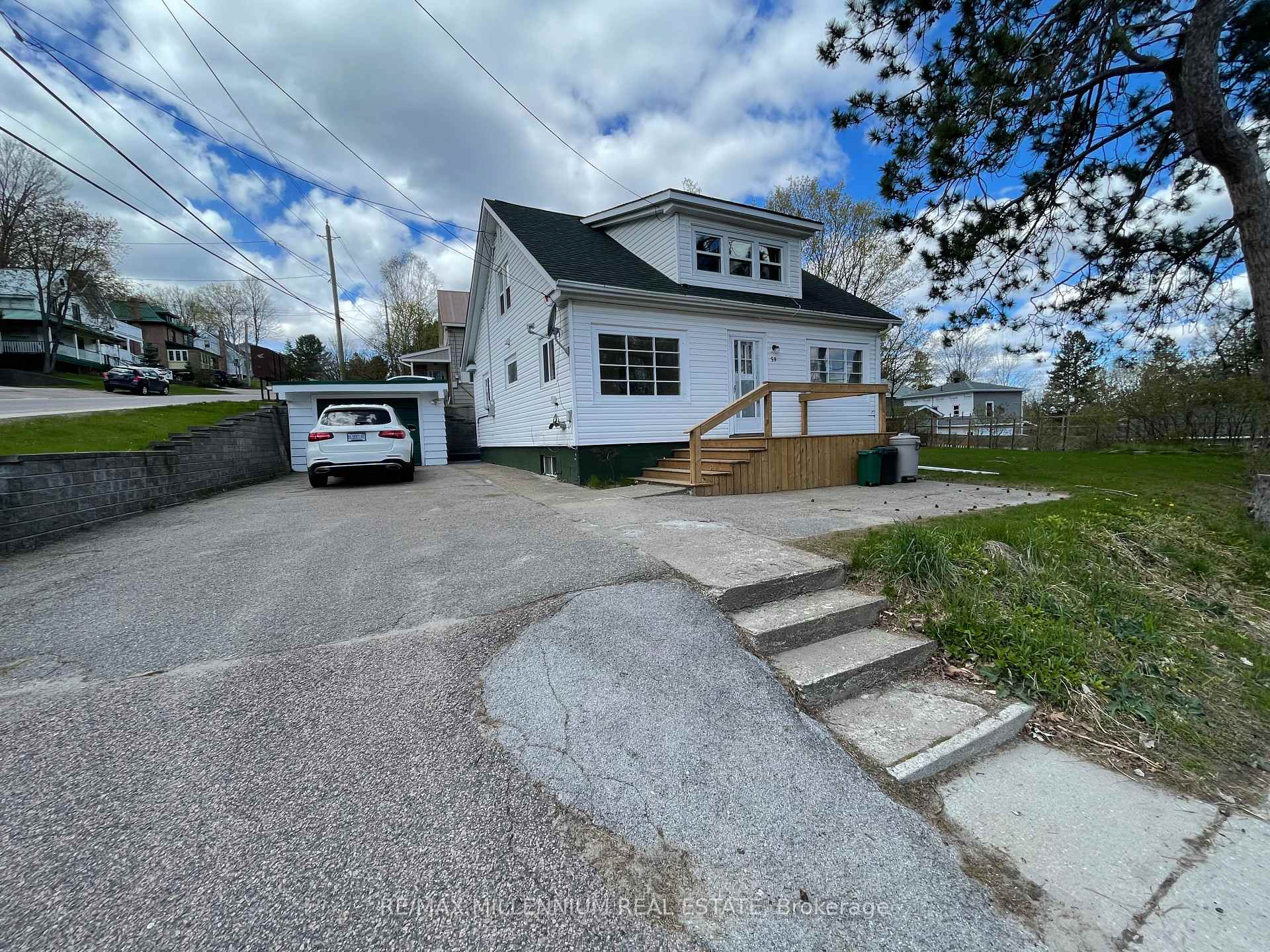 59 West Street S Huntsville Ontario Canada Sale residential BASHIR & NADIA  AHMED RE/MAX Millennium Real Estate, Brokerage*