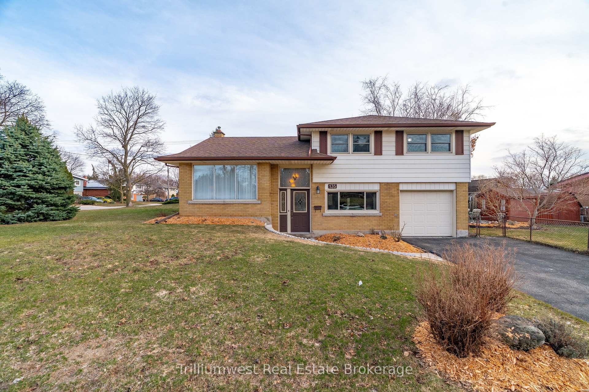 135 Burbank Road Kitchener Ontario Canada Sale residential Frieda Kotsopoulos RE/MAX Twin City Realty Inc., Brokerage *