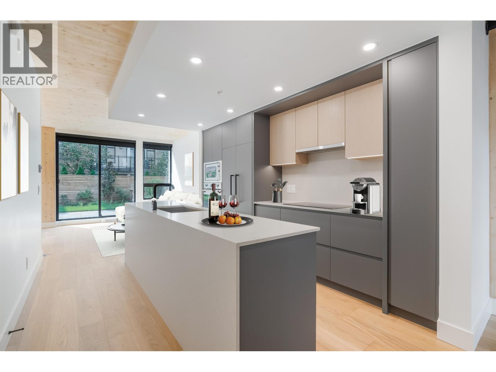 121 310 SALTER STREET New Westminster British Columbia Canada Sale residential   Oakwyn Realty, Brokerage*