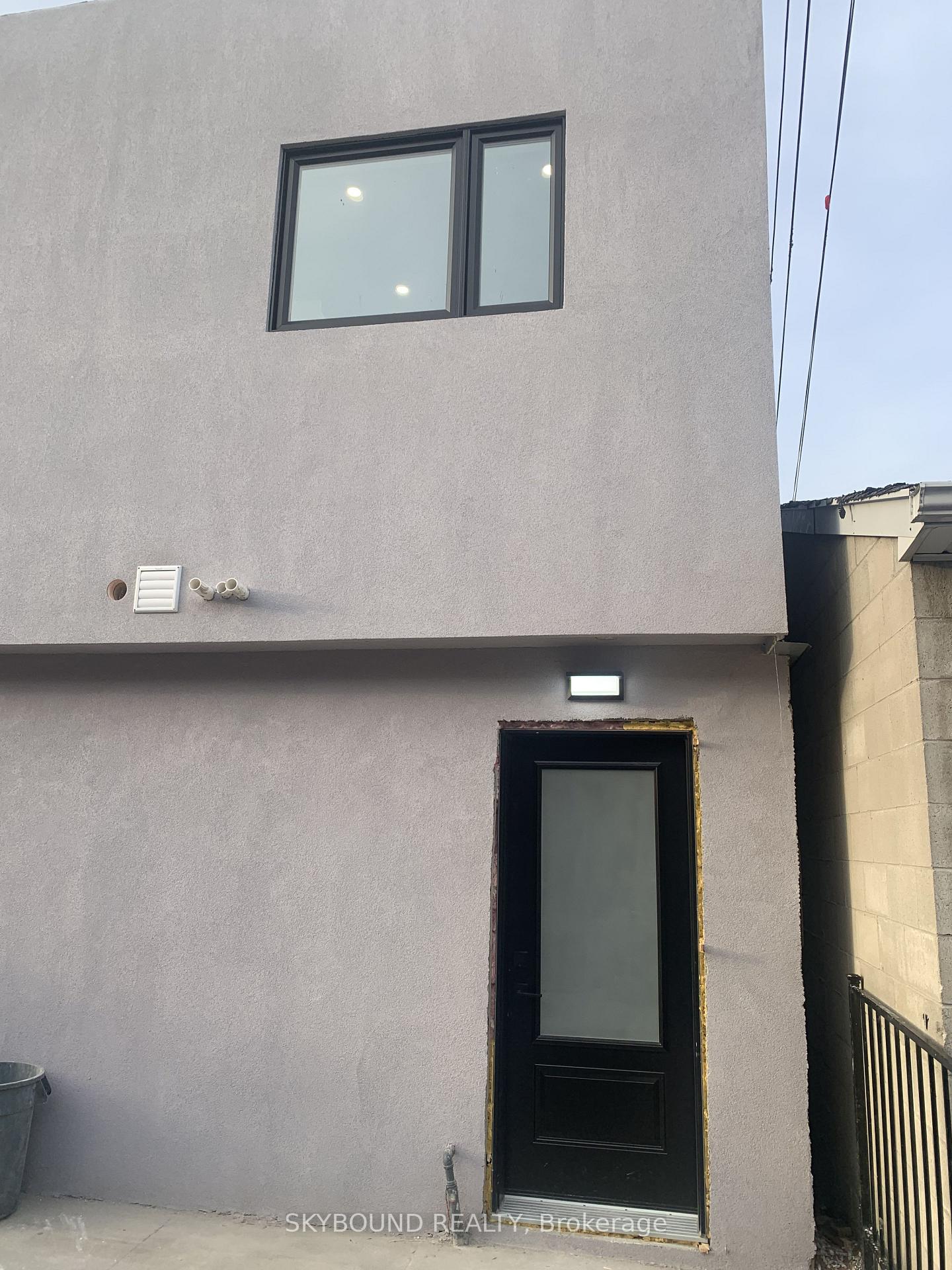 Rear Second - 98 Millicent Street Toronto Ontario Canada Rent residential   Skybound Realty, Brokerage 