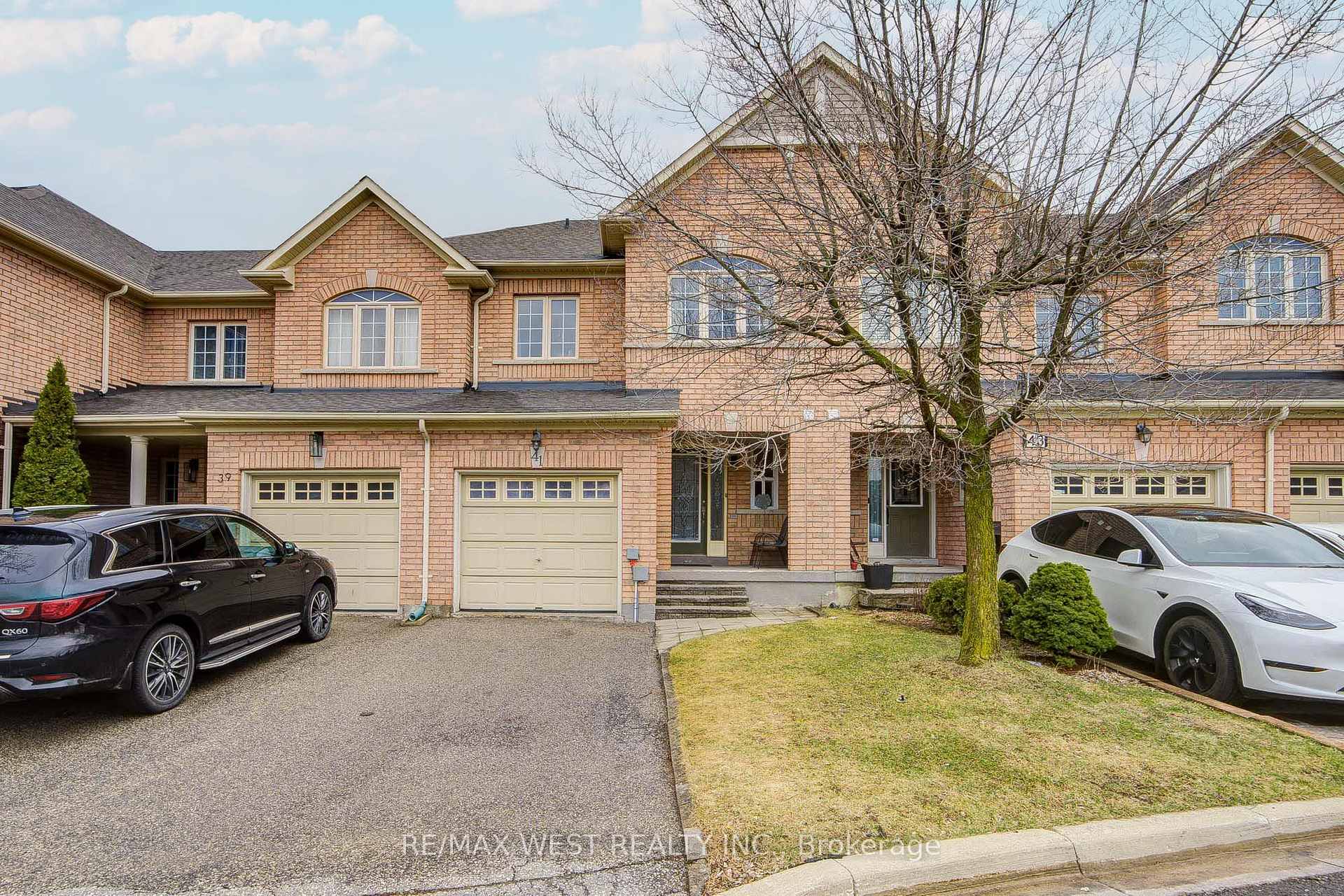 41 Lacebark Court Brampton Ontario Canada Sale residential ALEX RYON RE/MAX West Realty Inc., Brokerage *