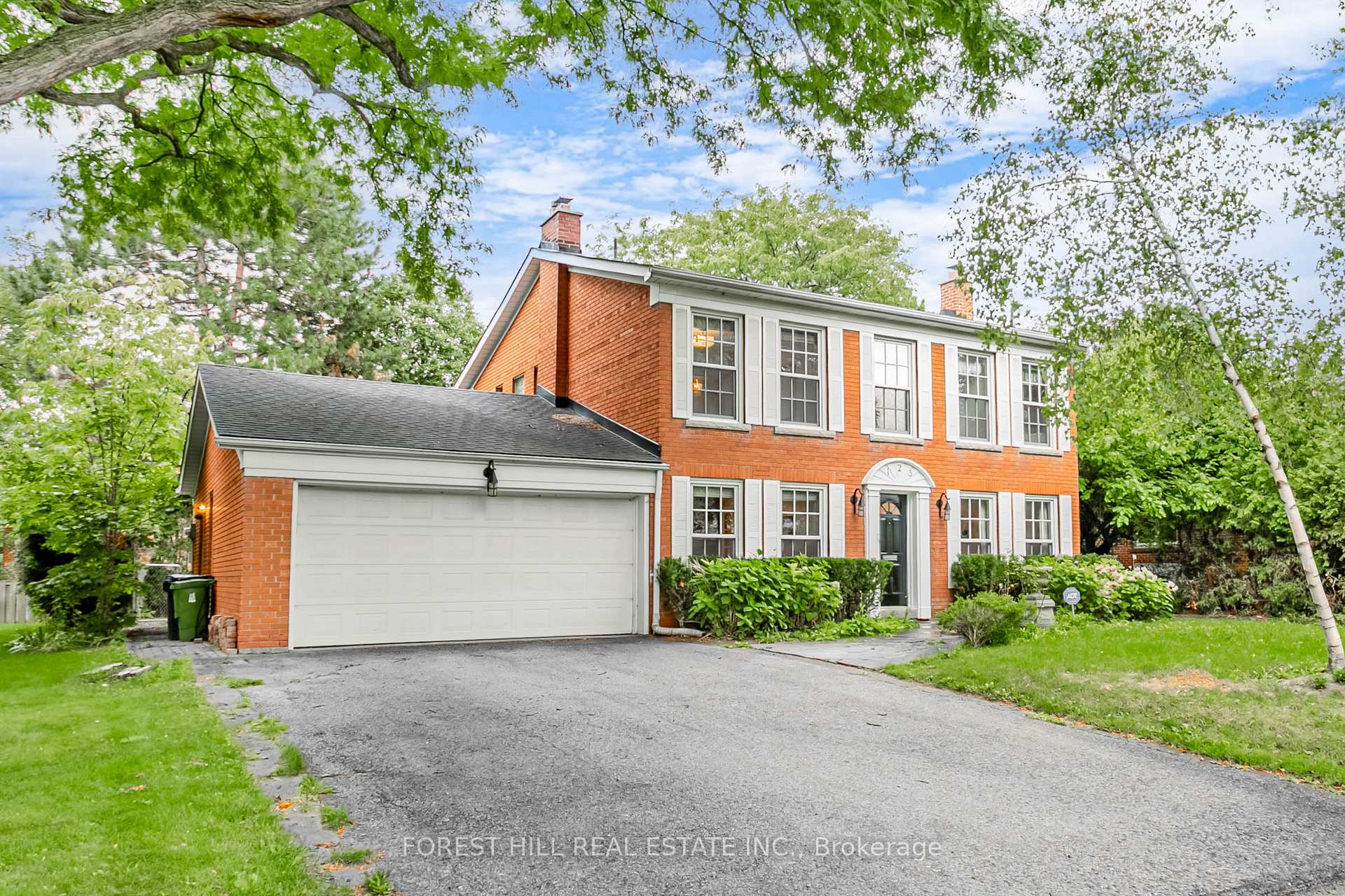 123 Lord Seaton Road Toronto Ontario Canada Sale residential Douglas Hart Bosley Real Estate Ltd., Brokerage *