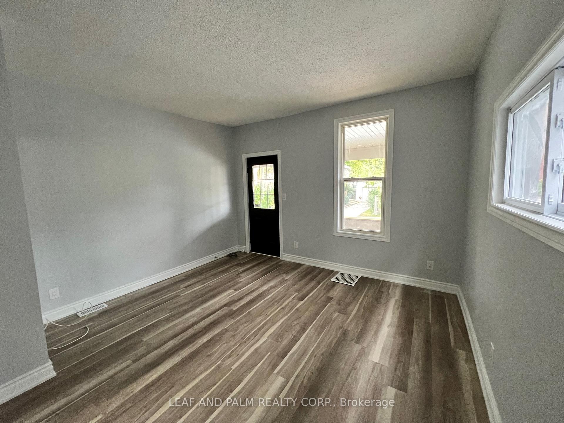 2 - 4233 Huron Street Niagara Falls Ontario Canada Rent residential MINKI BANWAIT ROYAL LEPAGE PRG REAL ESTATE, BROKERAGE*