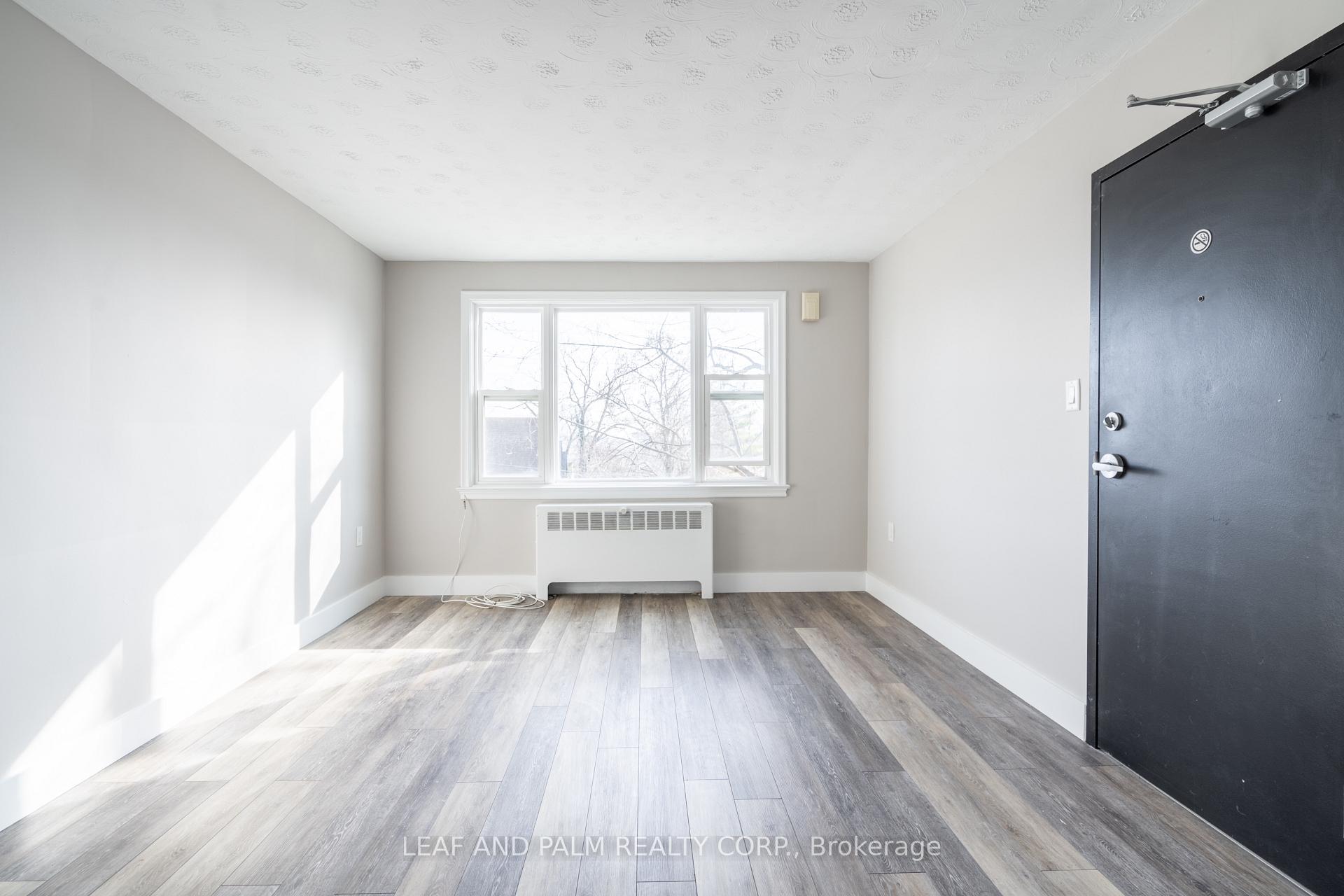 3 - 5567 Ontario Avenue Niagara Falls Ontario Canada Rent residential MINKI BANWAIT ROYAL LEPAGE PRG REAL ESTATE, BROKERAGE*