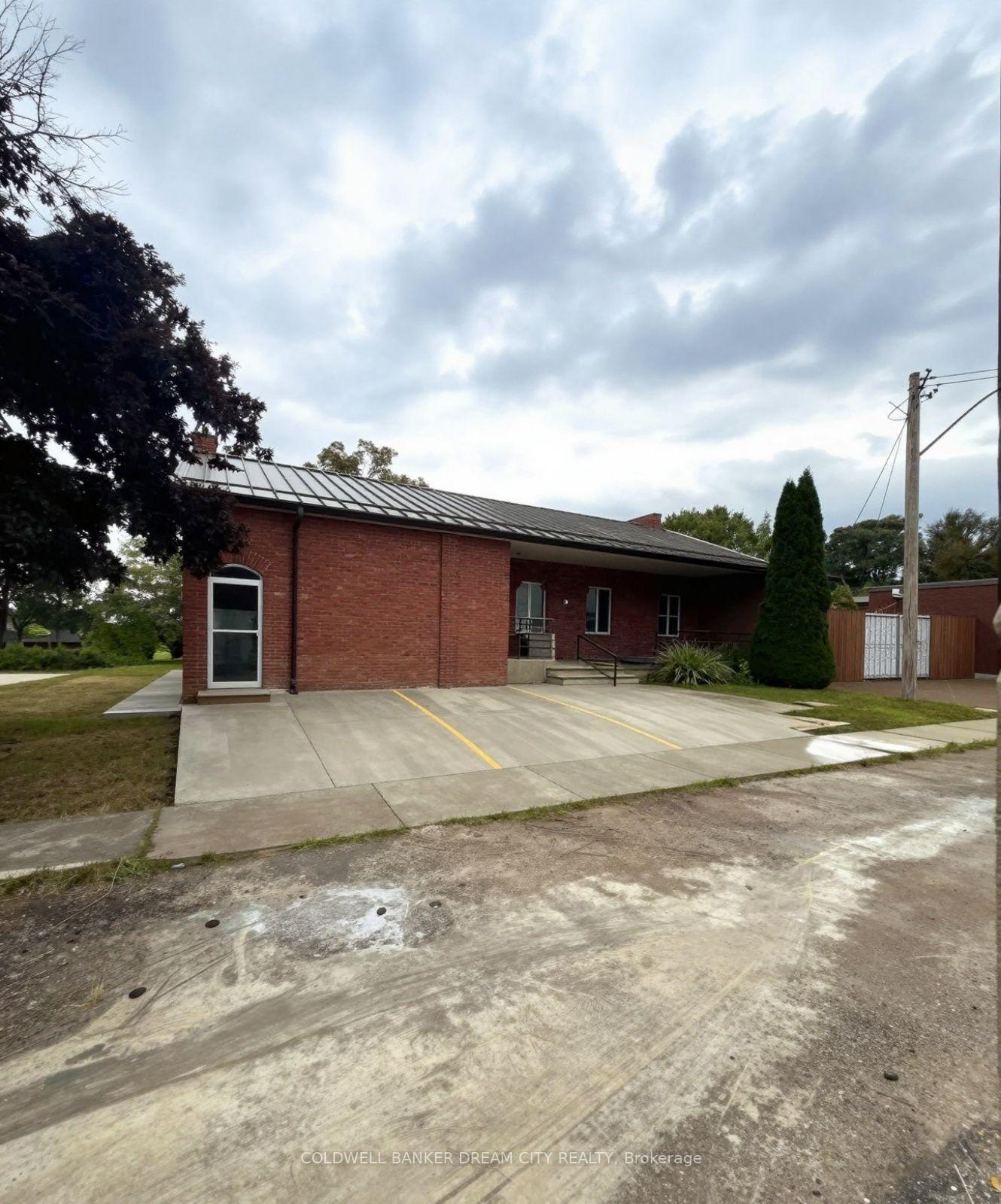 93 Main Street Chatham-Kent Ontario Canada Sale residential Akash Juneja COLDWELL BANKER DREAM CITY REALTY