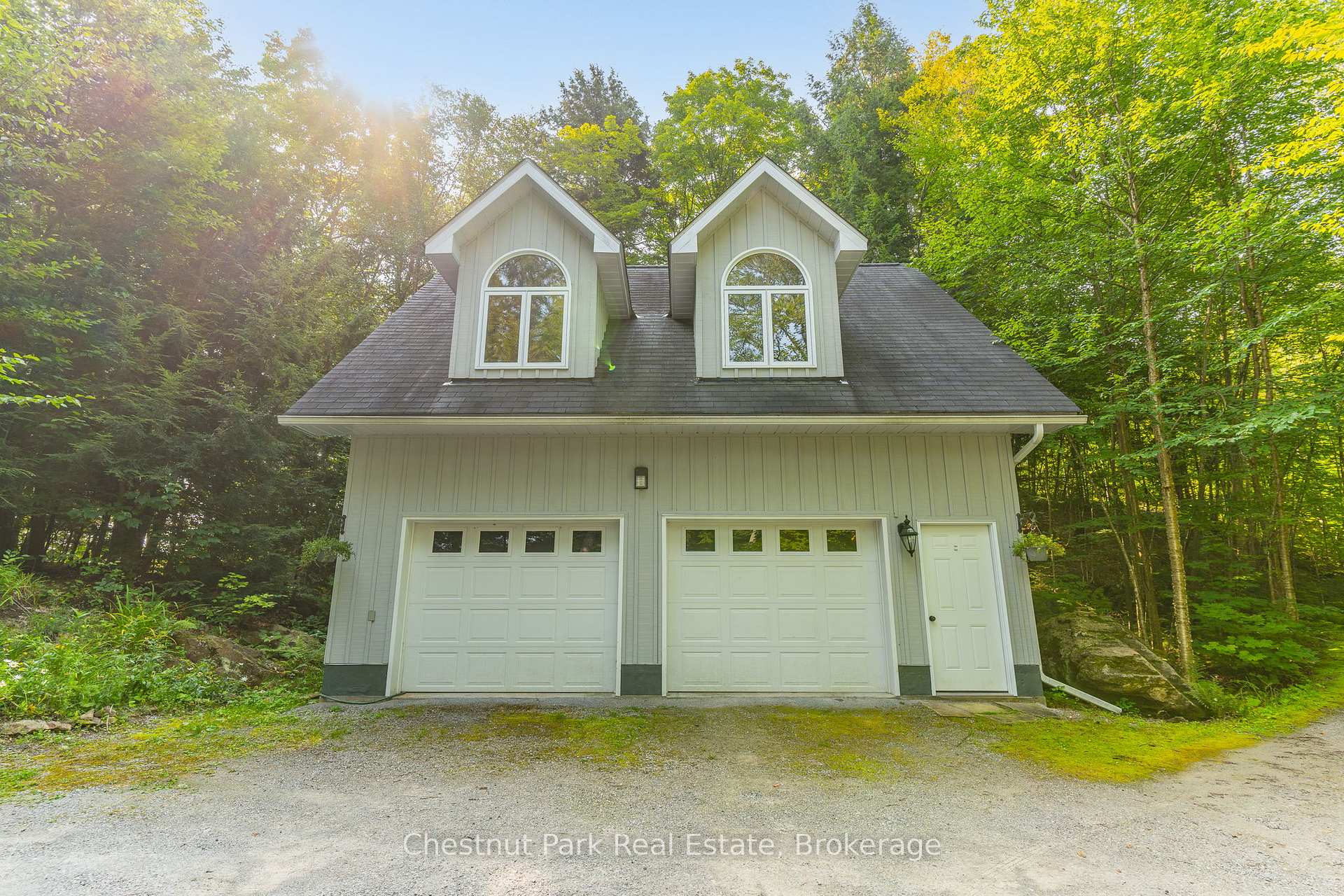 4 Bedroom Single Family Home/House's Image 3