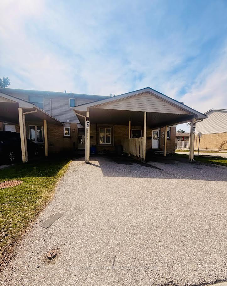 37 - 55 Ashley Crescent London South Ontario Canada Sale residential Karolina Mangat Royal Lepage Platinum Realty Brokerage