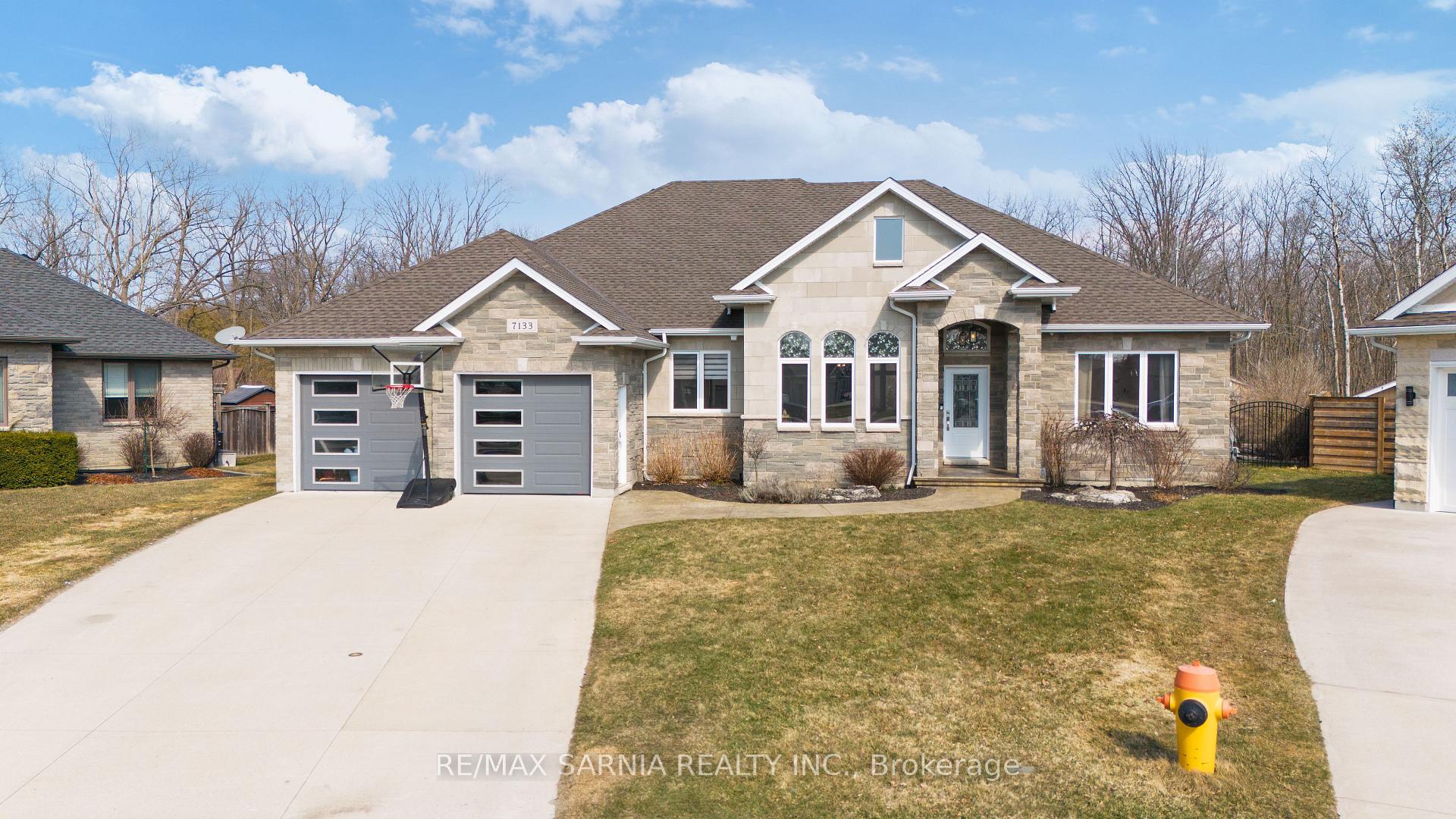 7133 Muskoka Trail Plympton-Wyoming Ontario Canada Sale residential Kevin Thompson RE/MAX PRIME PROPERTIES UNIQUE GROUP, BROKERAGE