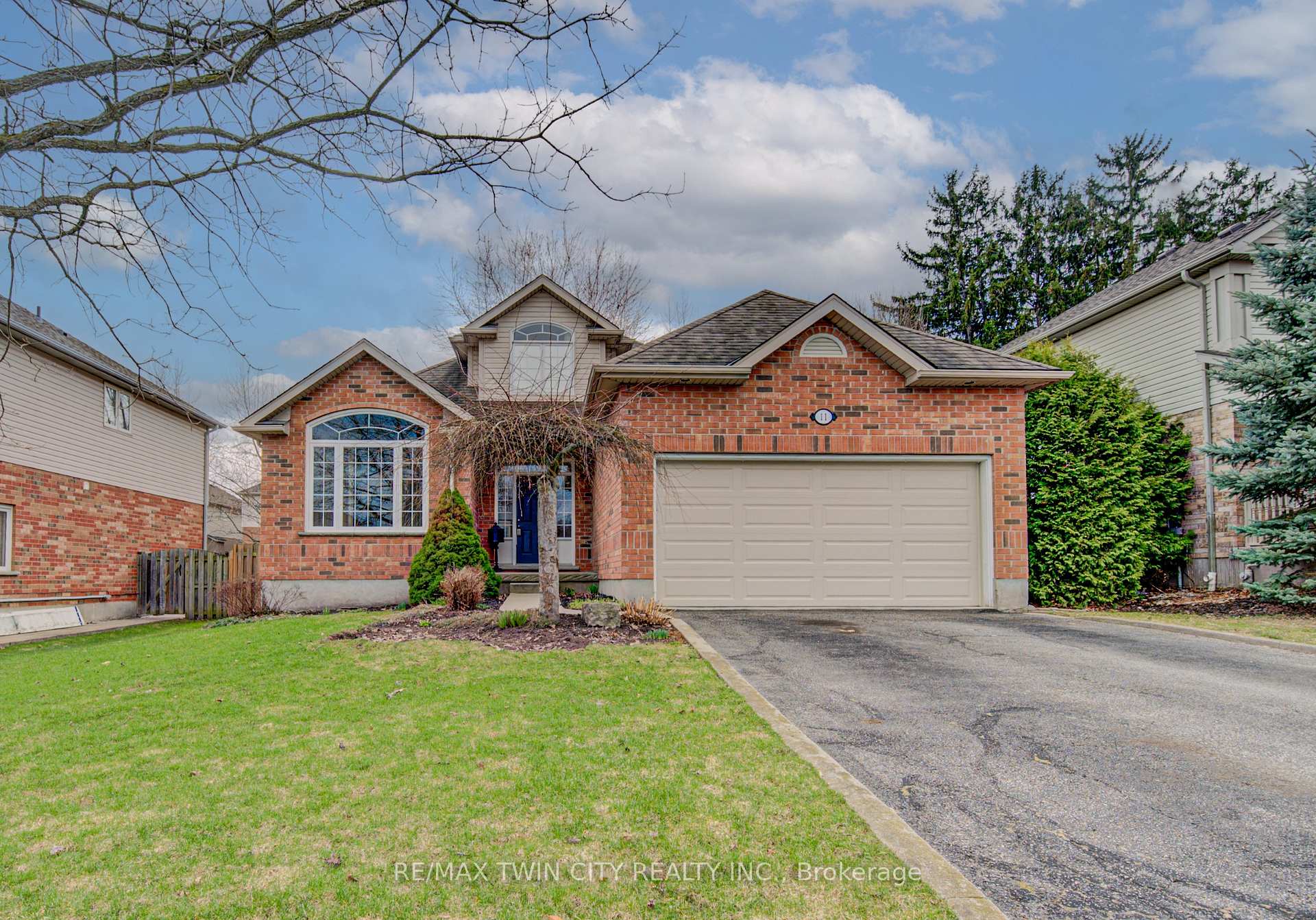 11 Carolinian Lane Cambridge Ontario Canada Sale residential Renee Blair Sotheby's International Realty Canada