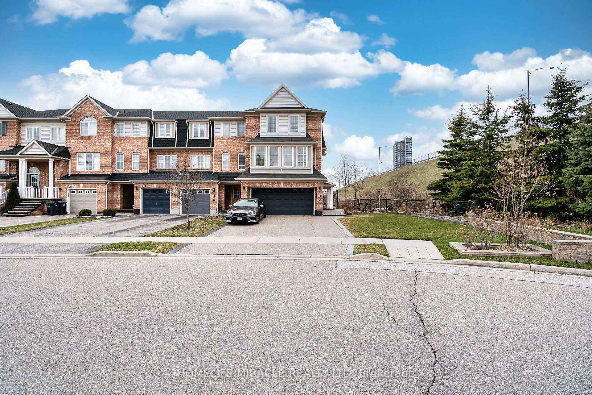 102 Decker Hollow Circle Brampton Ontario Canada Sale residential Manraj Aujla HomeLife/Miracle Realty Ltd, Brokerage *
