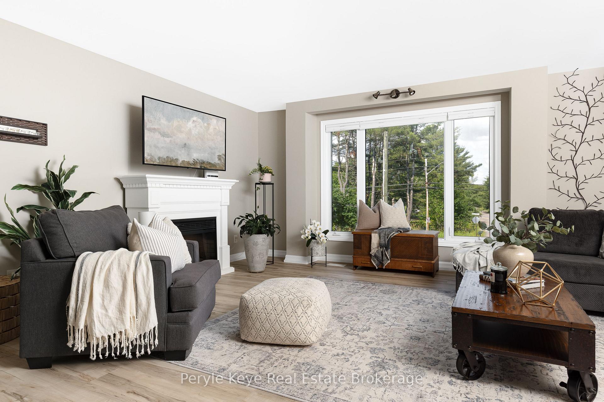 820 Manitoba Street Bracebridge Ontario Canada Sale residential Melanie Martyn Right at Home Realty, Brokerage*