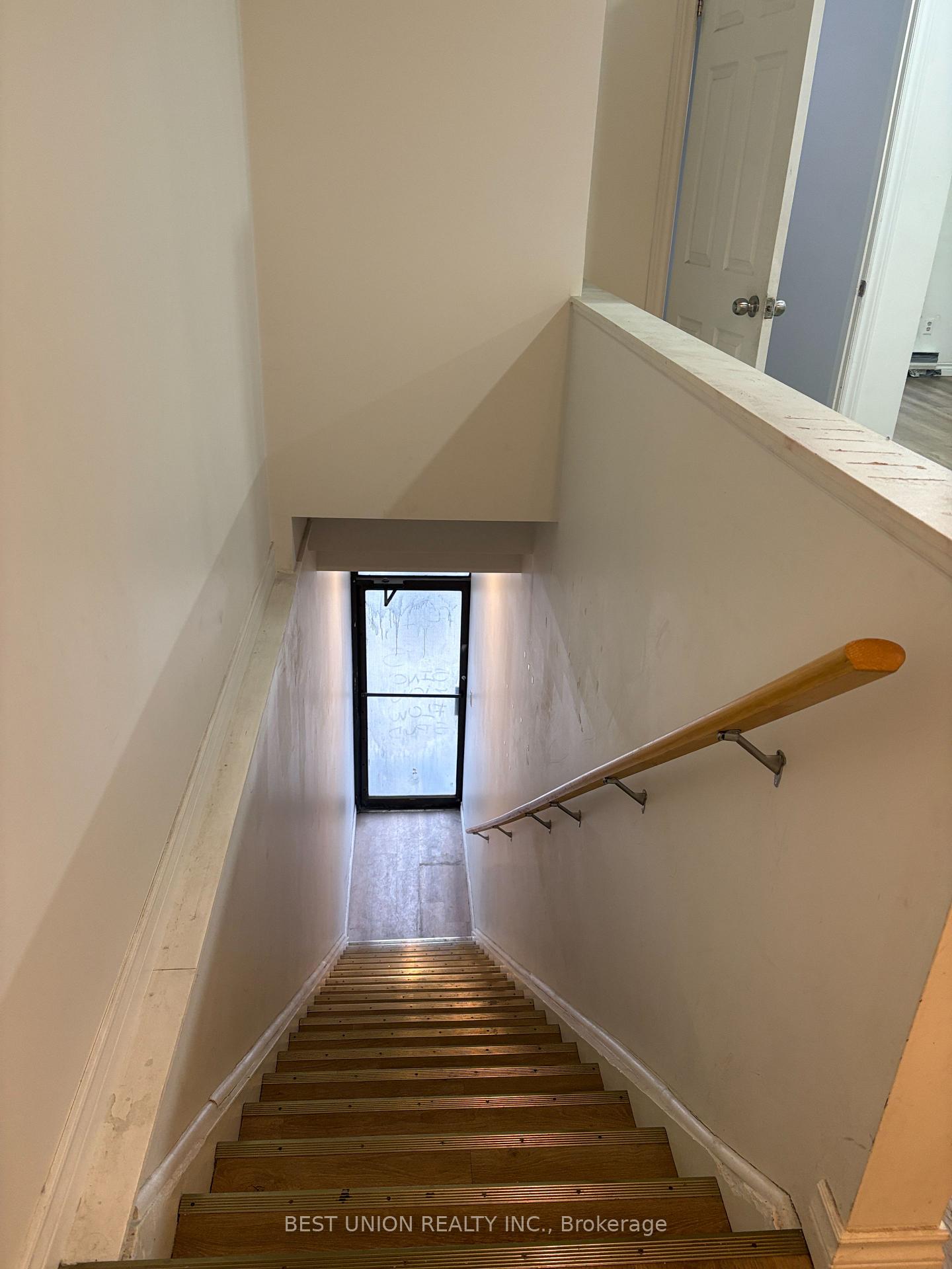 Upper Unit - 422 Queen St W Street Toronto Ontario Canada Rent residential   Best Union Realty Inc., Brokerage