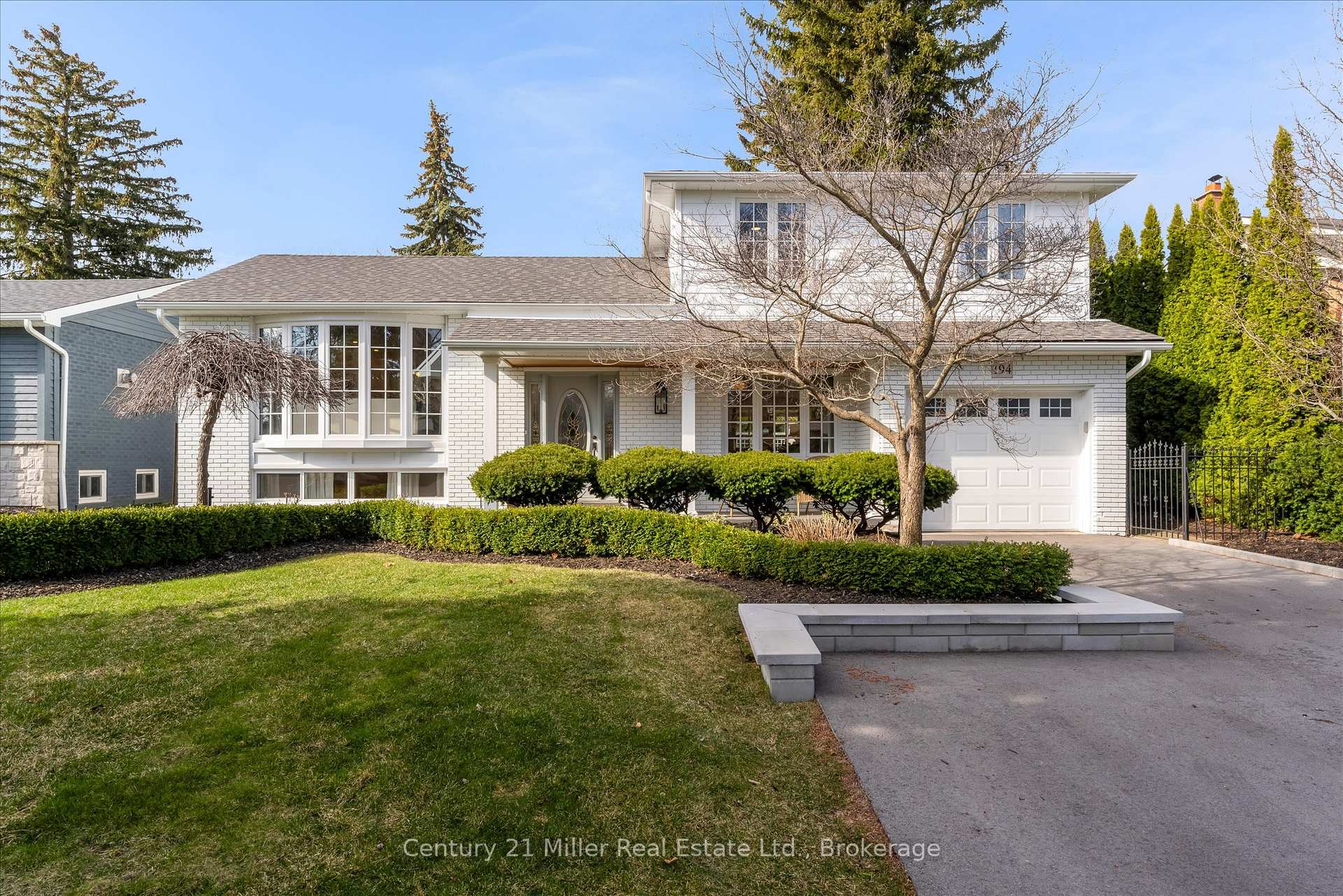 194 SOLINGATE Drive Oakville Ontario Canada Sale residential Maya Garg Royal LePage Signature Realty, Brokerage