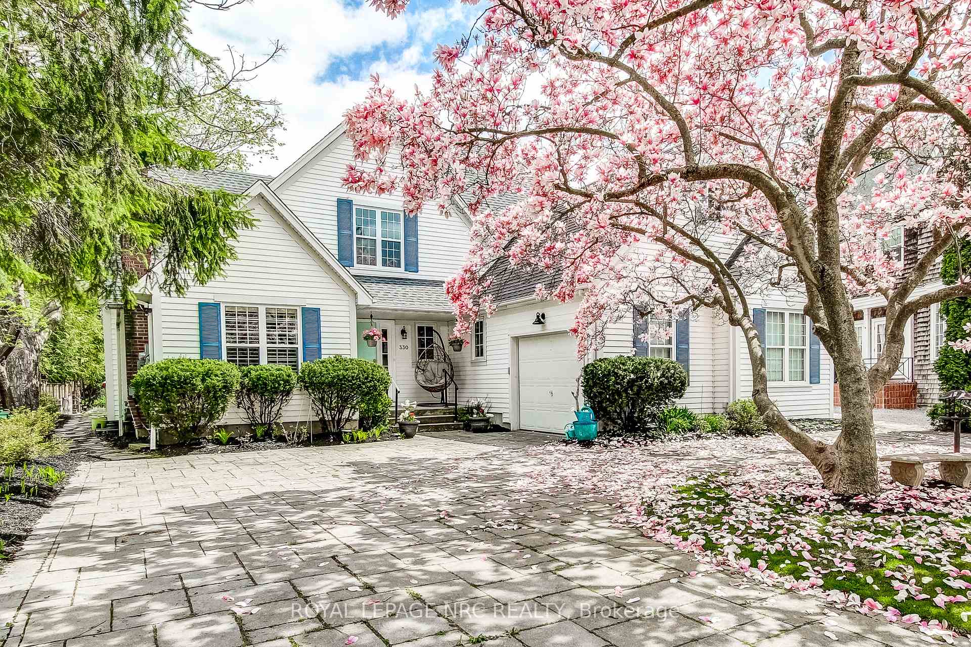 330 Gate Street Niagara-On-The-Lake Ontario Canada Sale residential Gloria Valvasori ASP Century 21 Signature Service