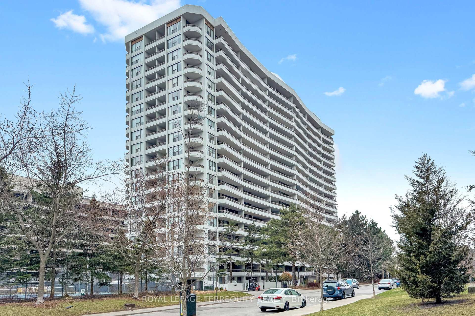 1408 - 100 Quebec Avenue W Toronto Ontario Canada Rent residential Ramin Alokozay Right at Home Realty, Brokerage*