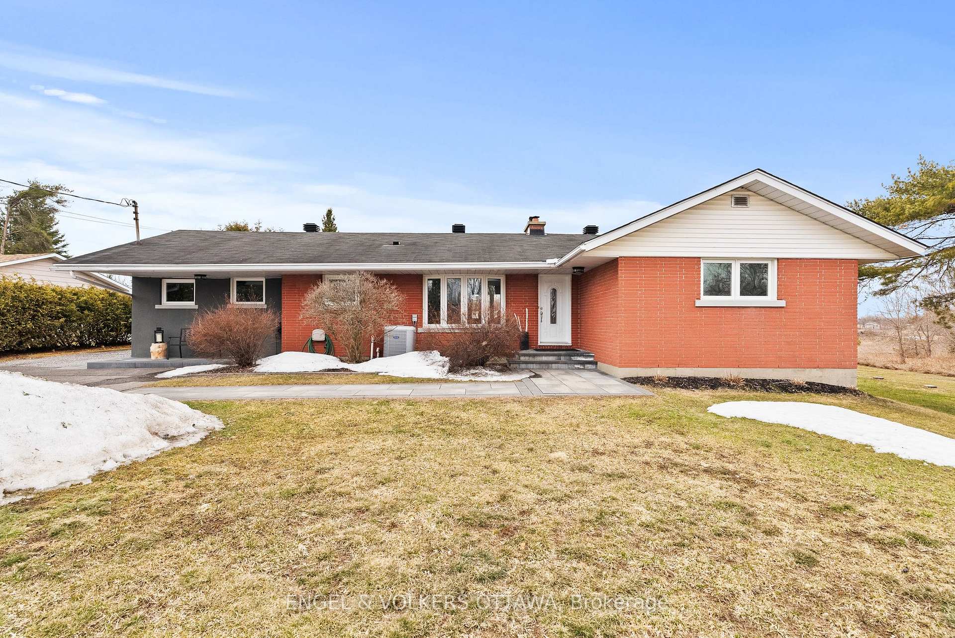 4624 Albion Road Ottawa Ontario Canada Sale residential Henga Nayeri Right at Home Realty, Brokerage*