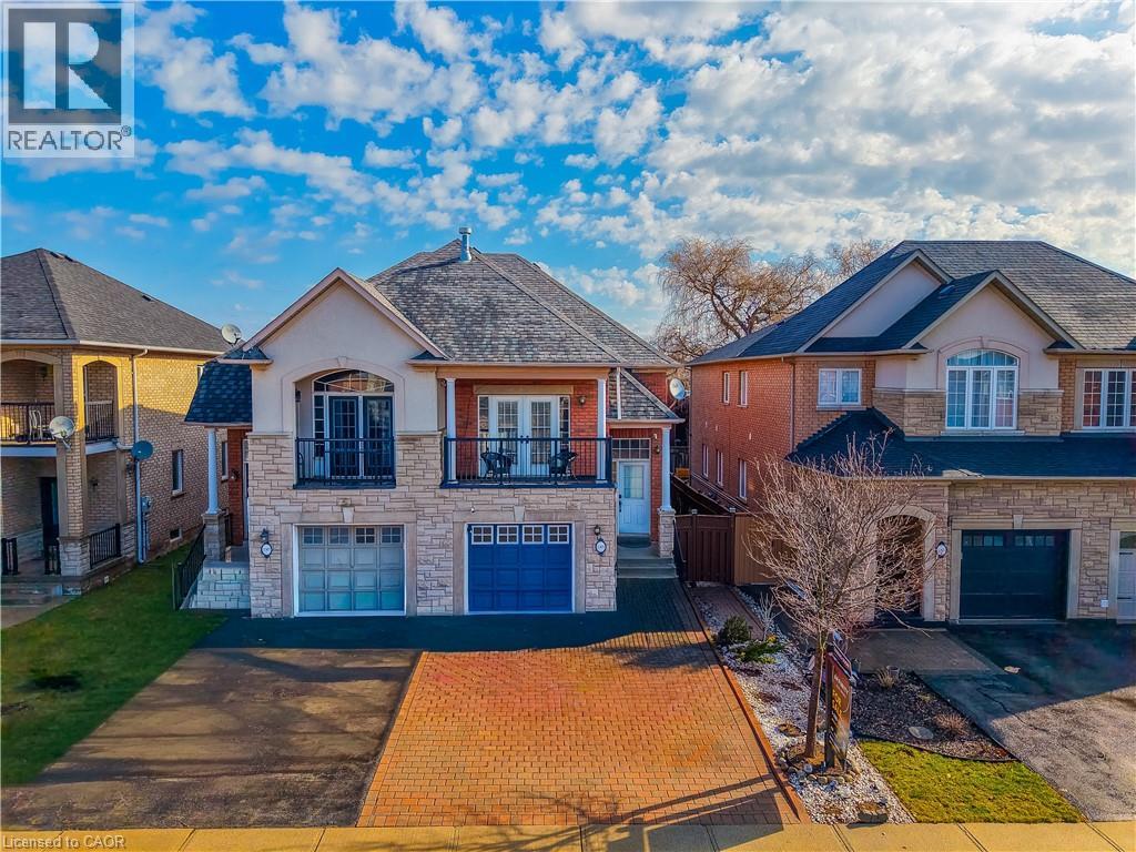2305 NEWCASTLE Crescent Oakville Ontario Canada Sale residential Sherry Wallace RE/MAX ABOUTOWNE REALTY CORP.