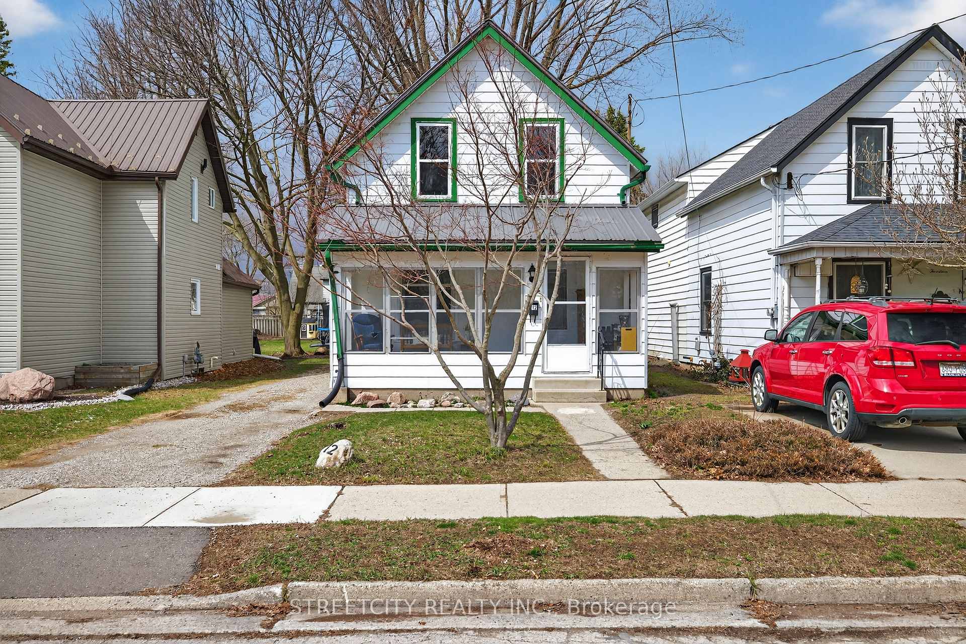 12 Pearl Street Tillsonburg Ontario Canada Sale residential Marty Gruber STREETCITY REALTY INC., BROKERAGE*