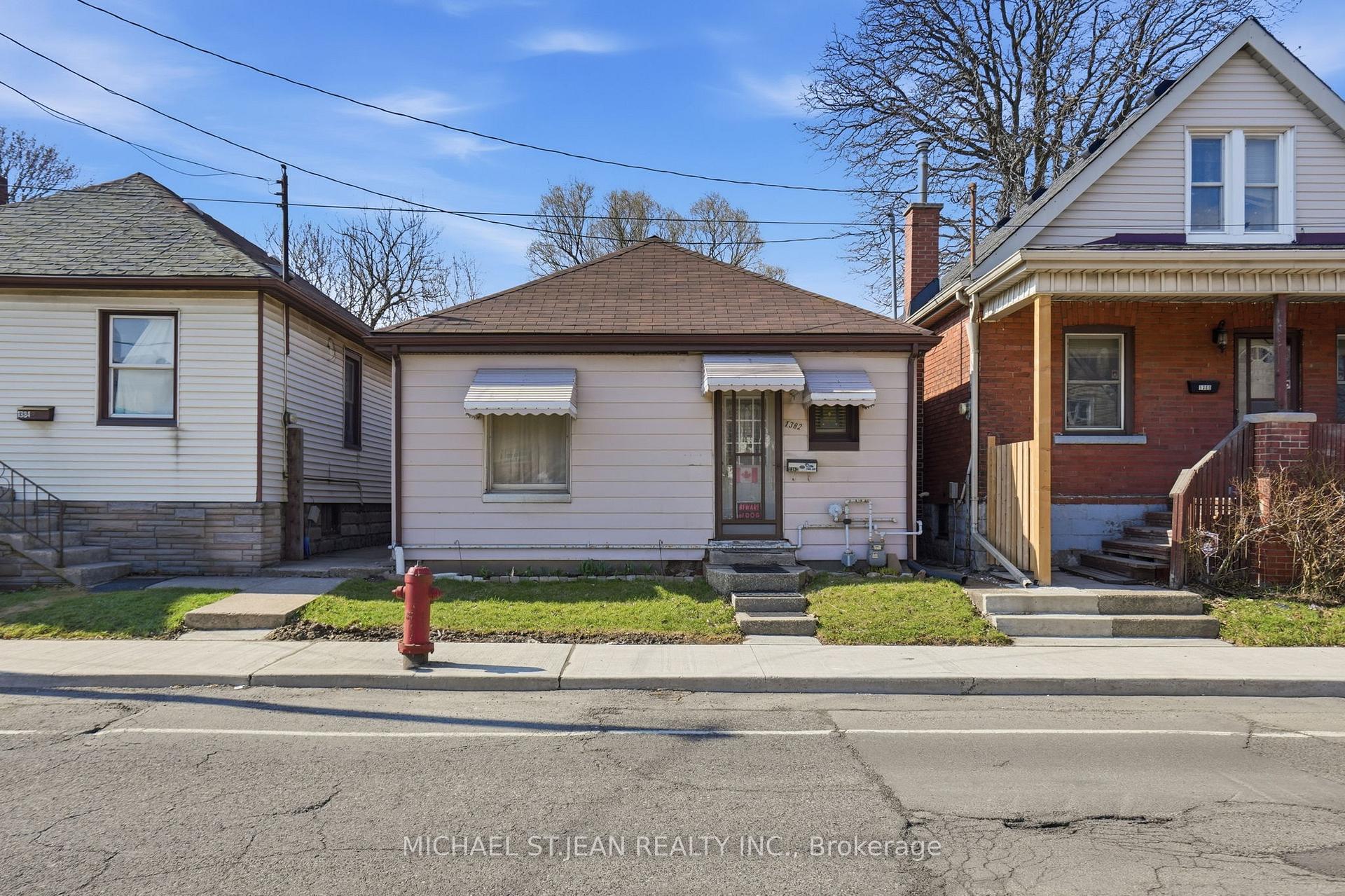 1382 Cannon Street E Hamilton Ontario Canada Sale residential Monika Vaid RE/MAX GOLD REALTY INC.