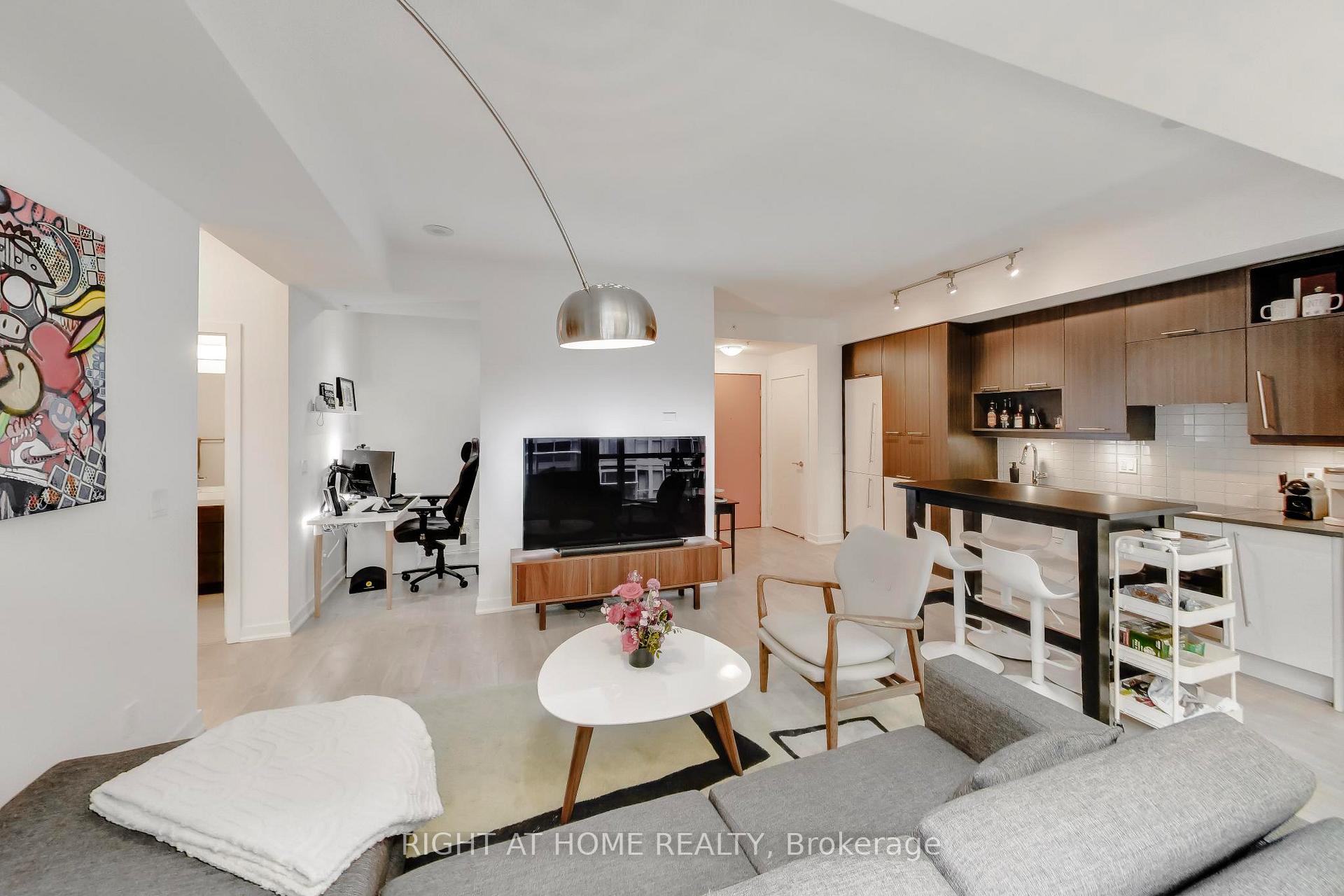 416 - 30 Nelson Street Toronto Ontario Canada Sale residential Kamran Ebrahimi Right at Home Realty, Brokerage*