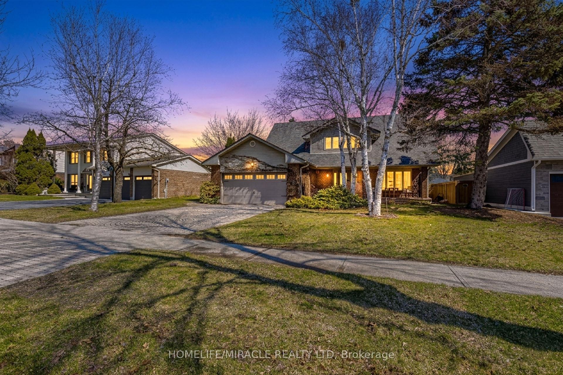 253 McCraney Street W Oakville Ontario Canada Sale residential Nasir Khan HomeLife/Miracle Realty Ltd., Brokerage *