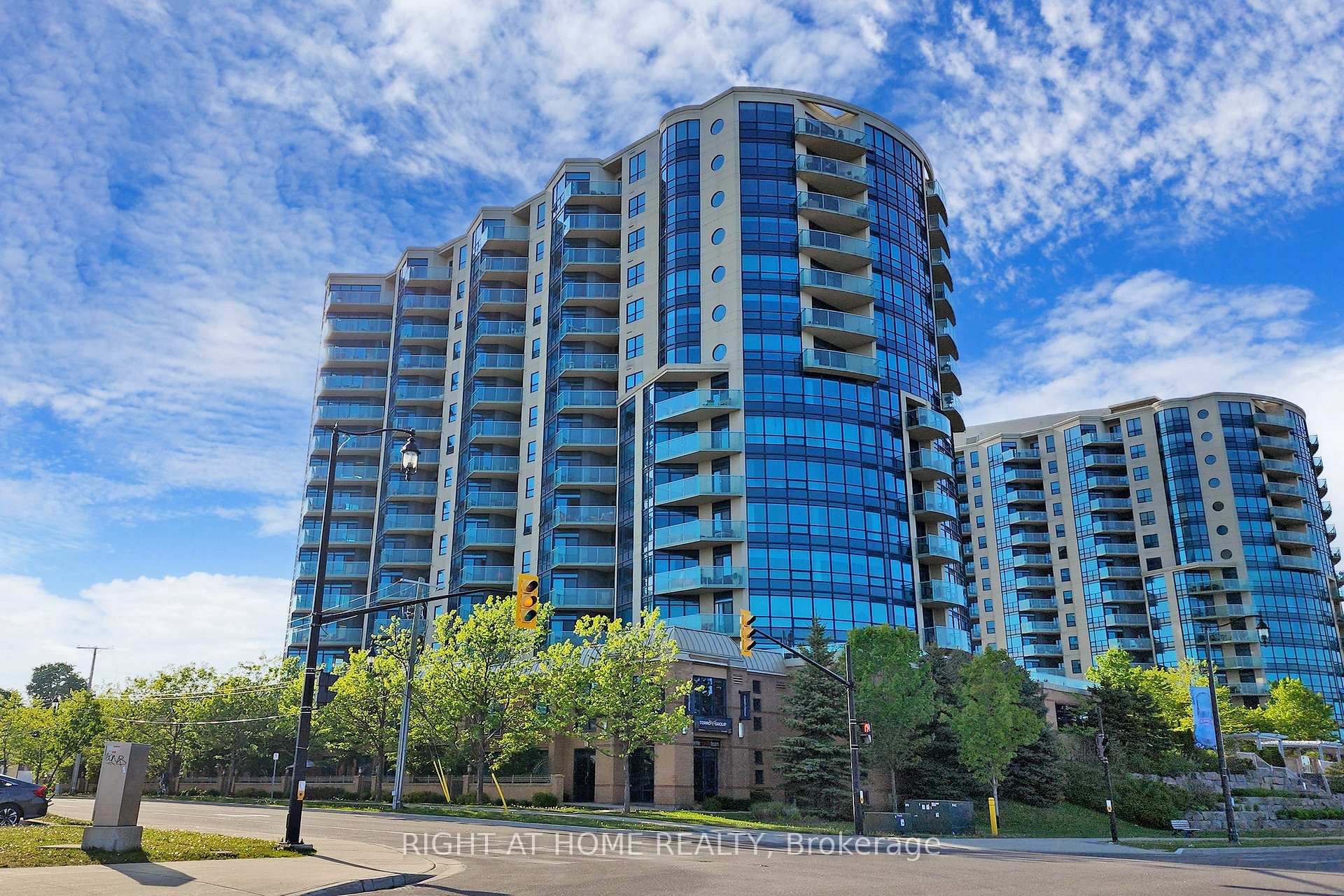 PH06 - 37 Ellen Street Barrie Ontario Canada Sale residential Angela Wong Right at Home Realty, Brokerage*