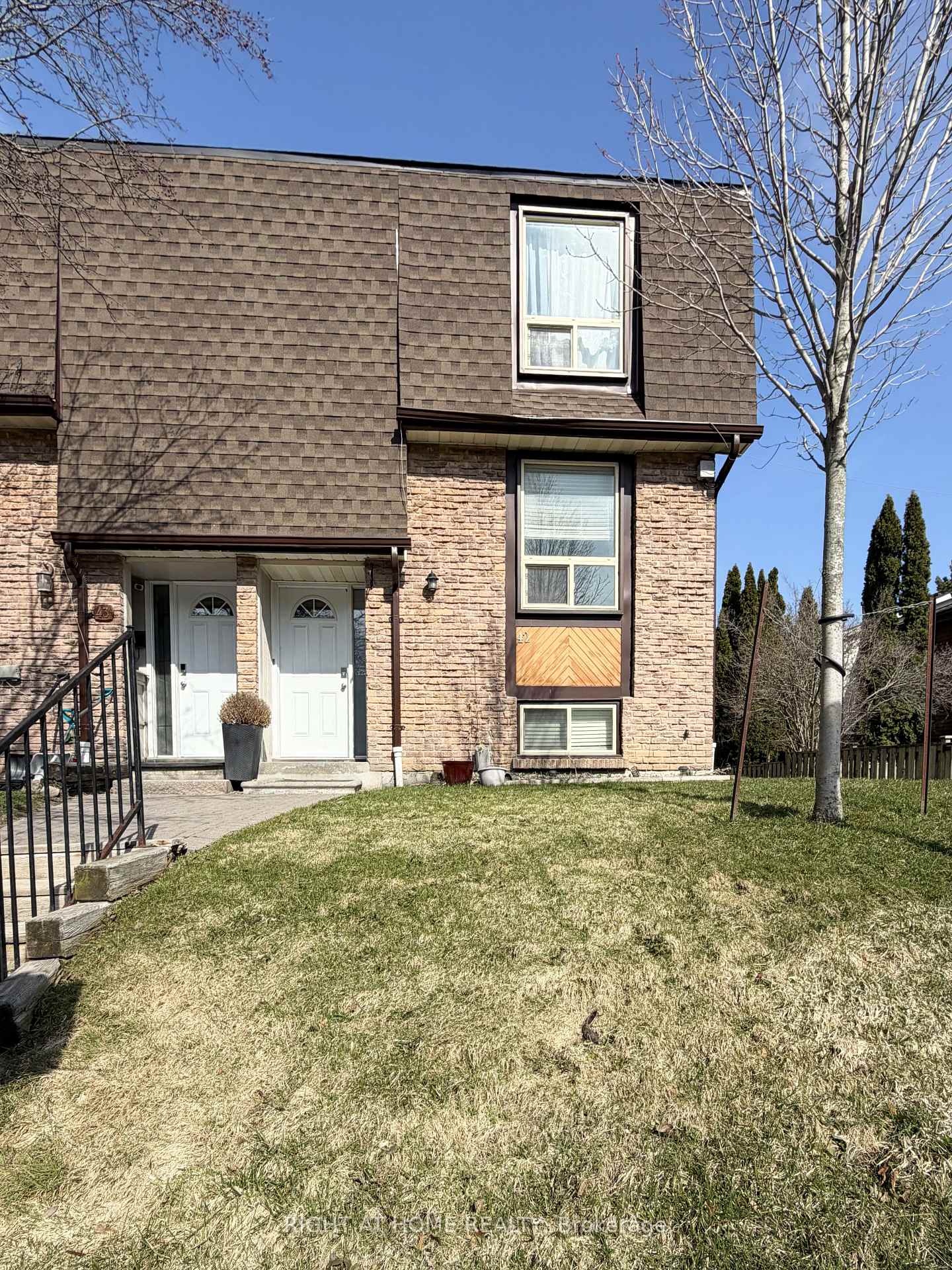 42 - 1400 Mary Street N Oshawa Ontario Canada Rent residential Charles Dow Right at Home Realty, Brokerage*