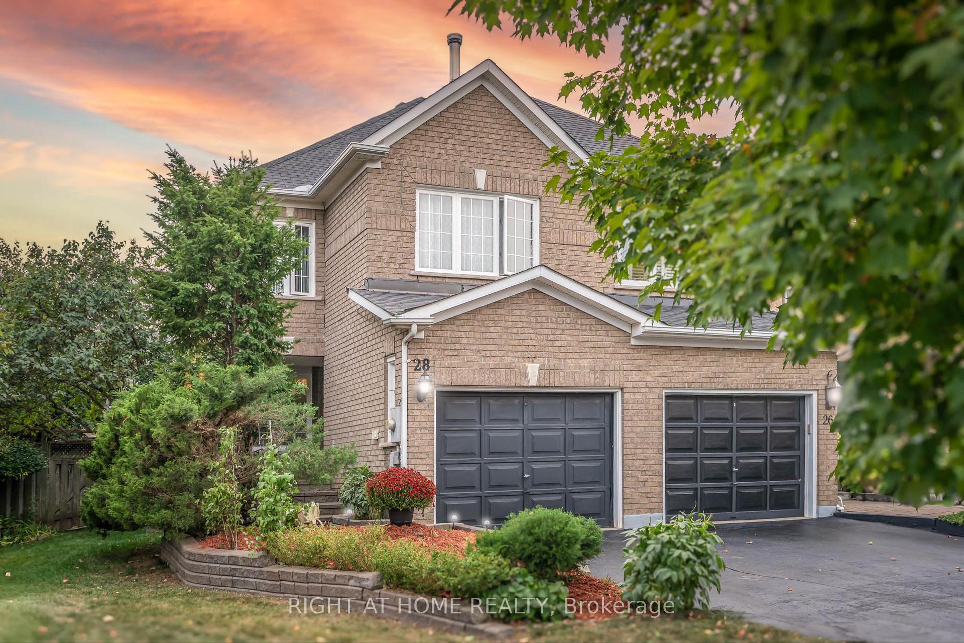 28 Foxtail Ridge Newmarket Ontario Canada Sale residential Sharon Steinman Right at Home Realty, Brokerage*