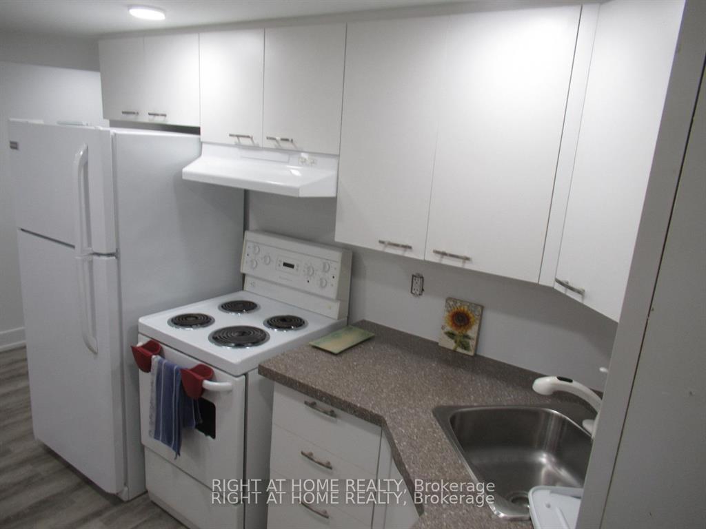 Lower - 272 Roxton Road Toronto Ontario Canada Rent residential Ahmed Amin Hamed Aly Right at Home Realty, Brokerage*