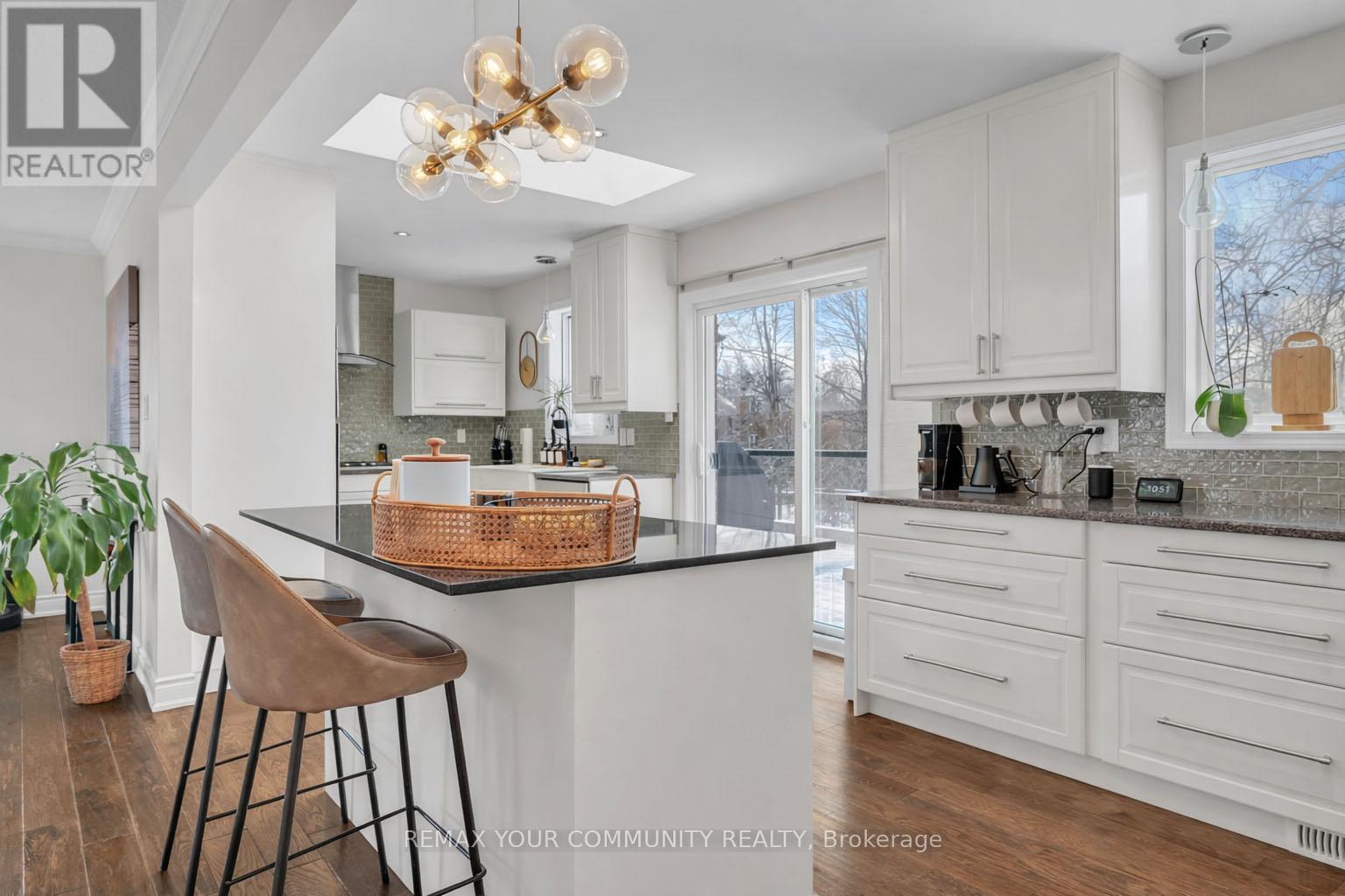 92 SANDRINGHAM Drive Barrie Ontario Canada Sale residential  MARYAM  MASHREGHI-MOHAMMADI Re/Max Your Community Realty, Brokerage *