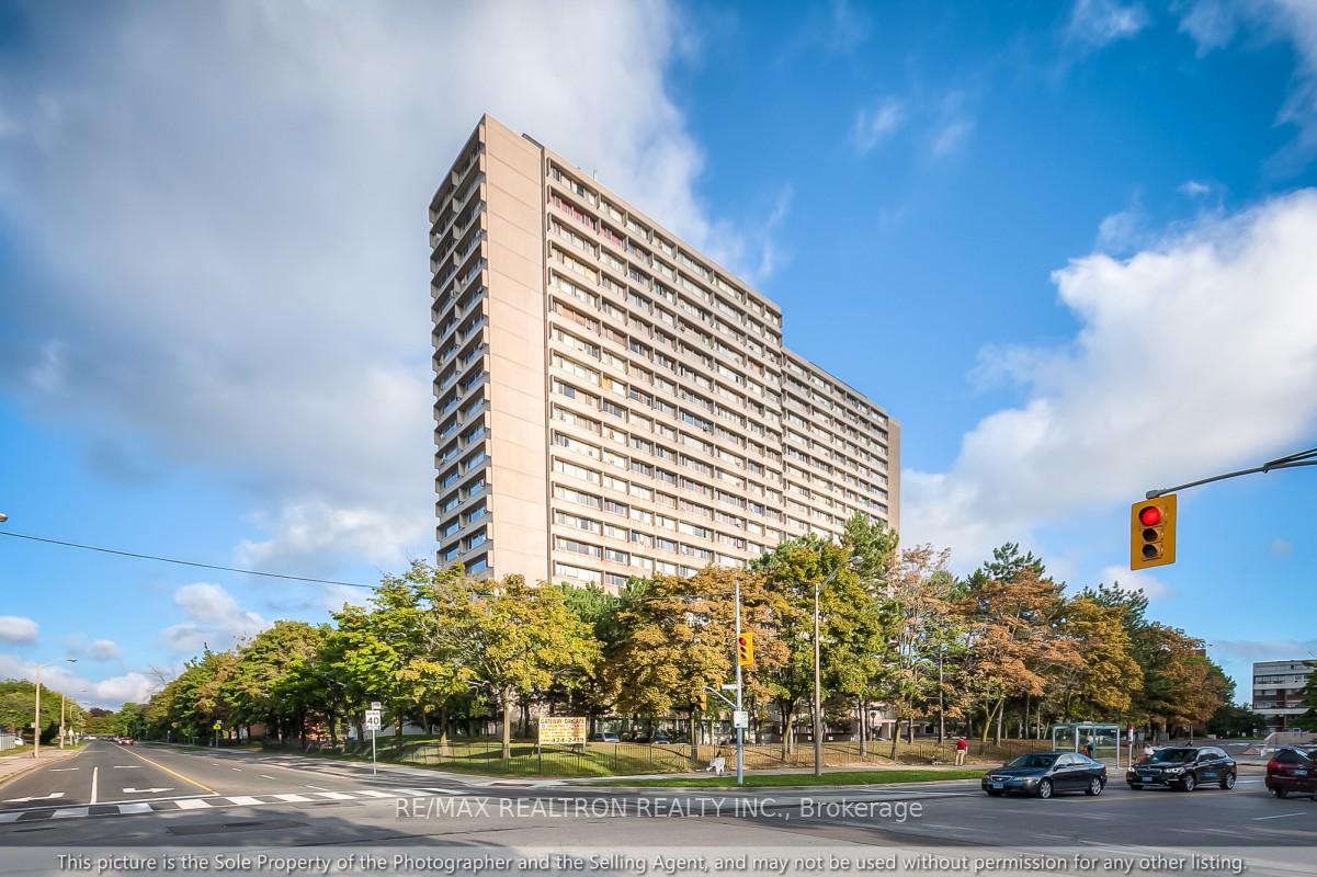 1401 - 100 Leeward Glenway Toronto Ontario Canada Sale residential Brian Matthews RE/MAX Realtron Realty Inc., Brokerage *