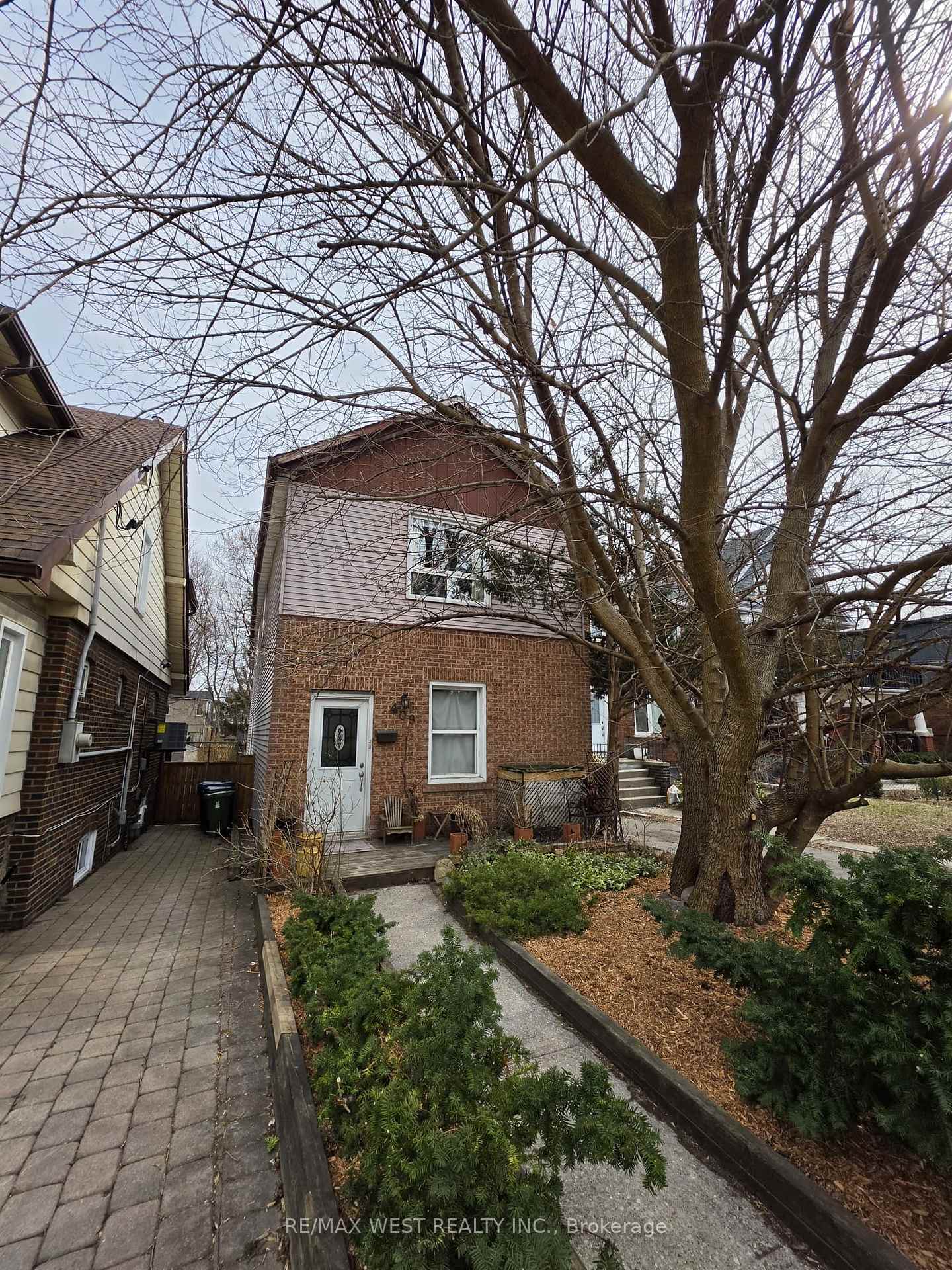 409 Woodbine Avenue Toronto Ontario Canada Sale residential Lino Pinto RE/MAX West Realty Inc., Brokerage *
