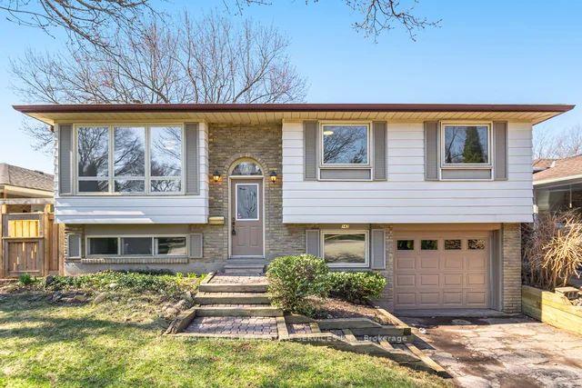142 Osborne Crescent Oakville Ontario Canada Sale residential Nadia  Maharaj Royal LePage Real Estate Services Ltd., Brokerage
