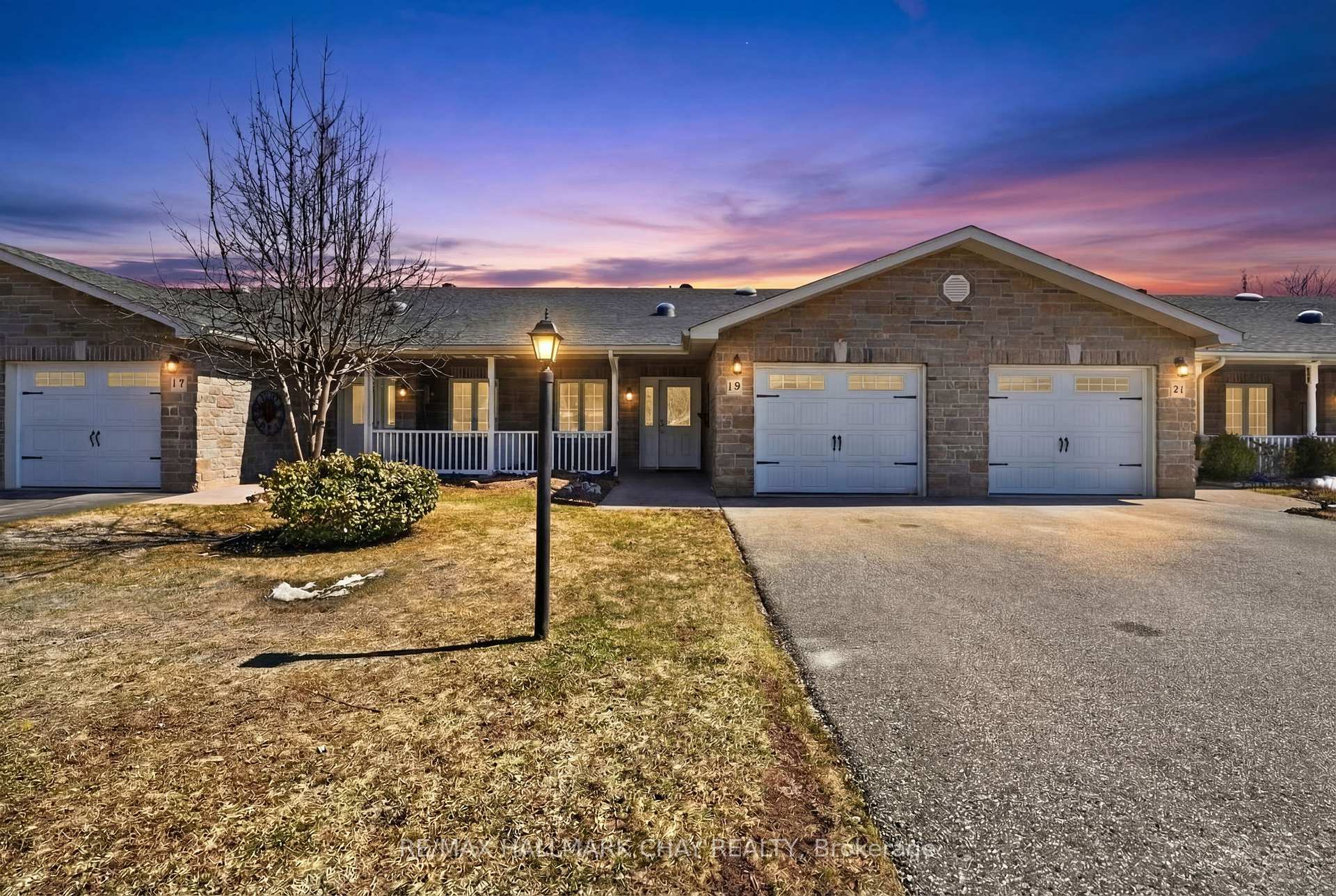 19 Greenway Drive Wasaga Beach Ontario Canada Sale residential Mark Leader RE/MAX Hallmark Chay Realty, Brokerage