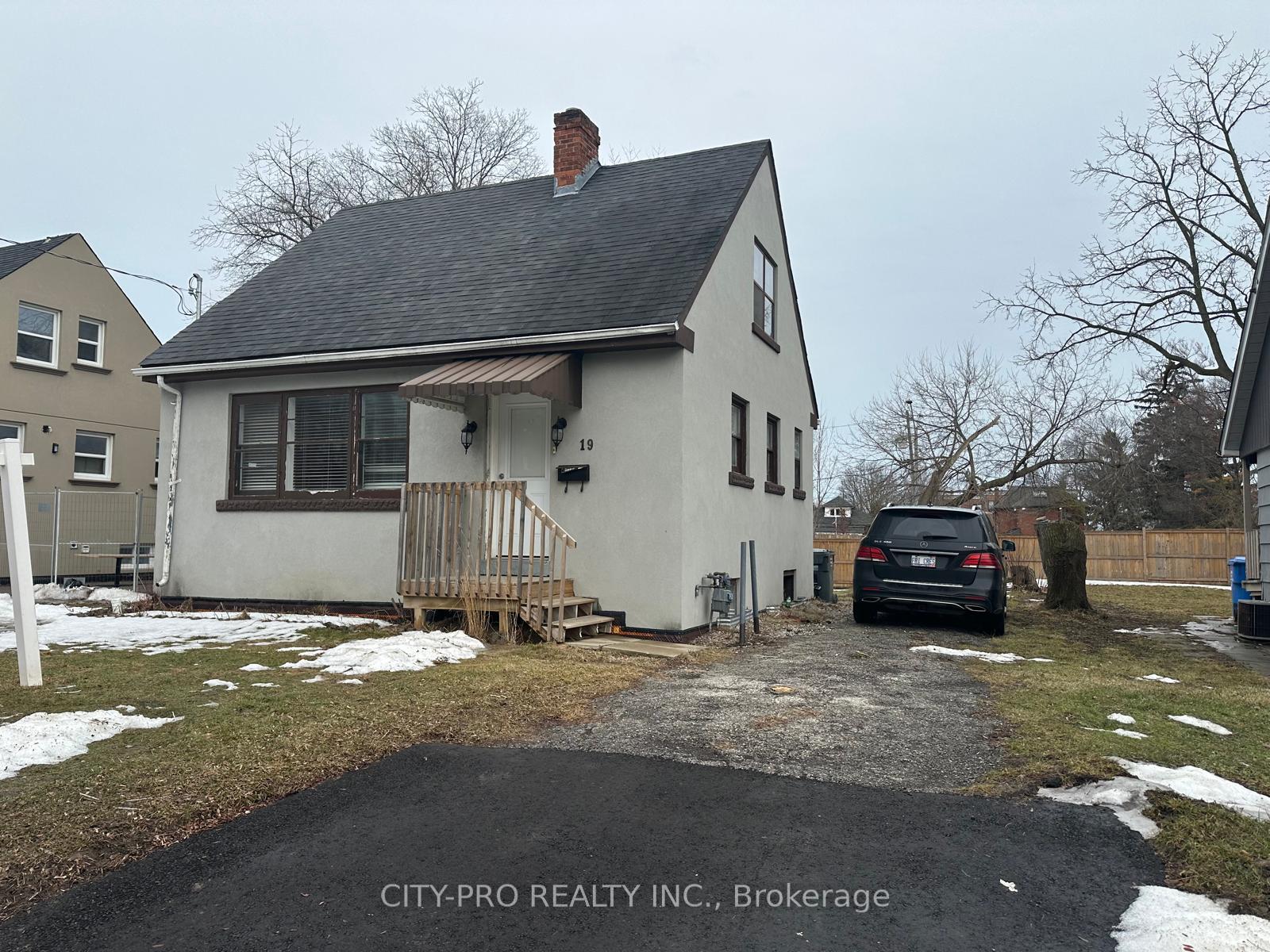 19 Pearl Street Mississauga Ontario Canada Lease commercial   City-Pro Realty Inc. Brokerage